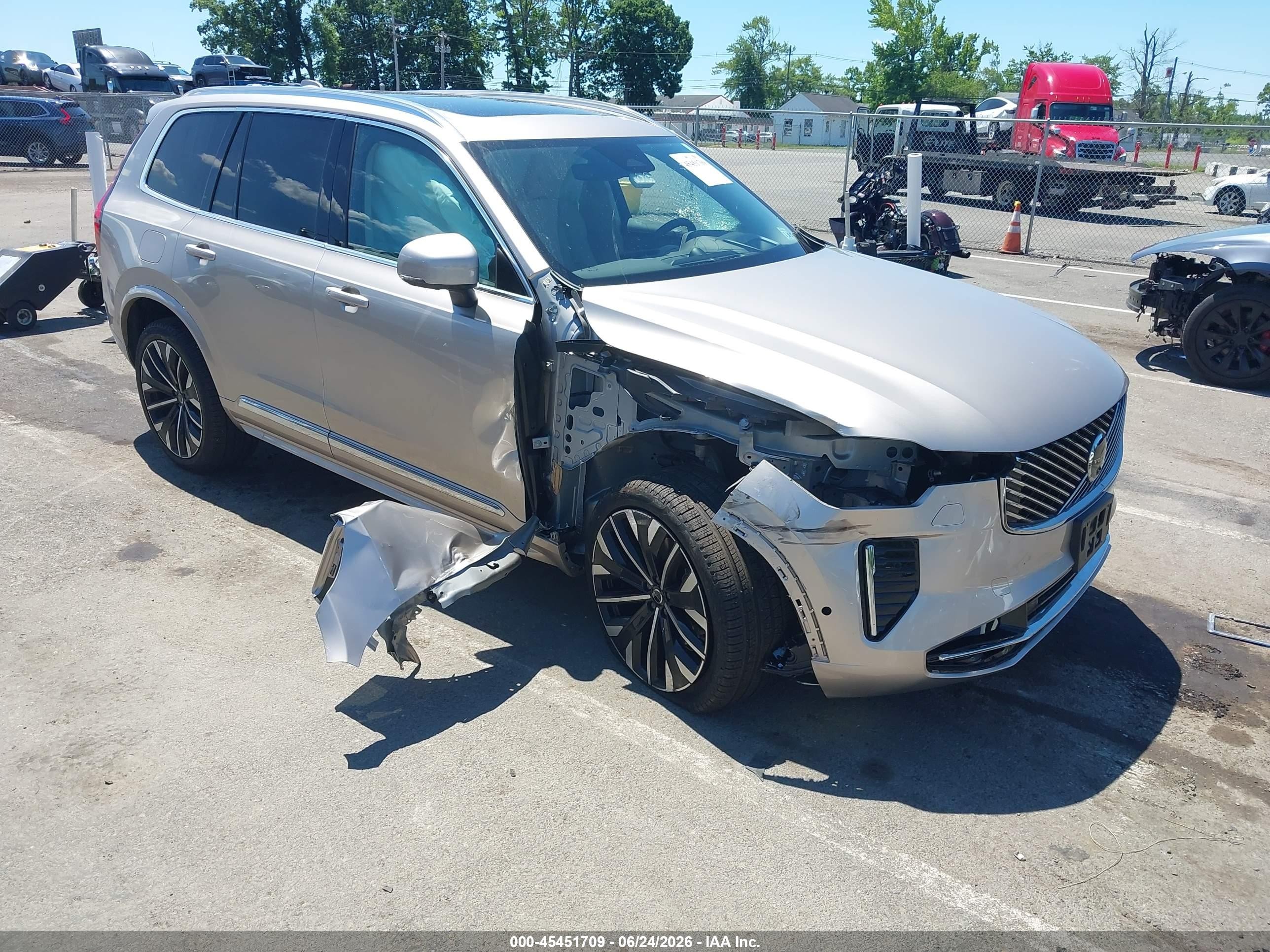2025 Volvo XC90, VIN YV4062JG7S1352279 — Front end