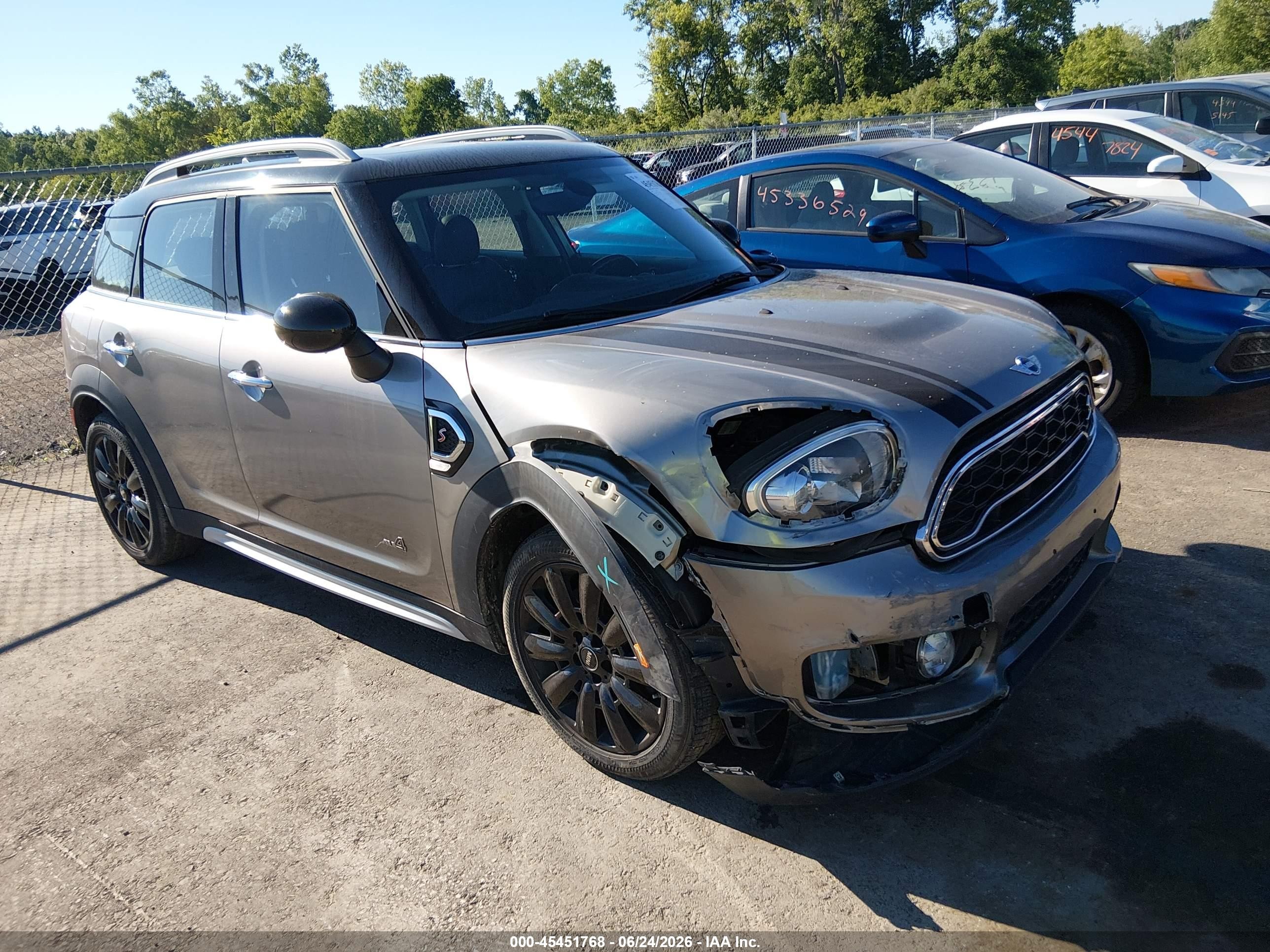 2017 MINI Countryman Cooper S, VIN WMZYT5C38H3D80666 — Перед