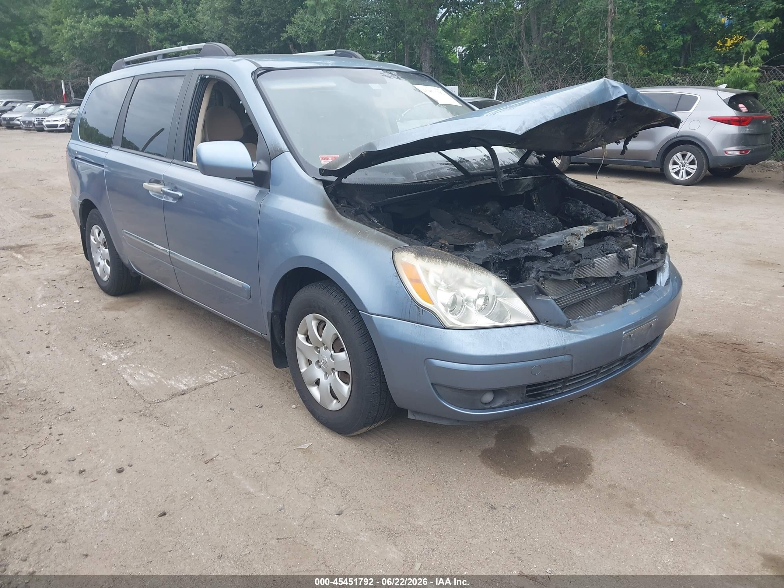 2008 Hyundai Entourage GLS, VIN KNDMC233086052862 — Пожар в моторном отсеке