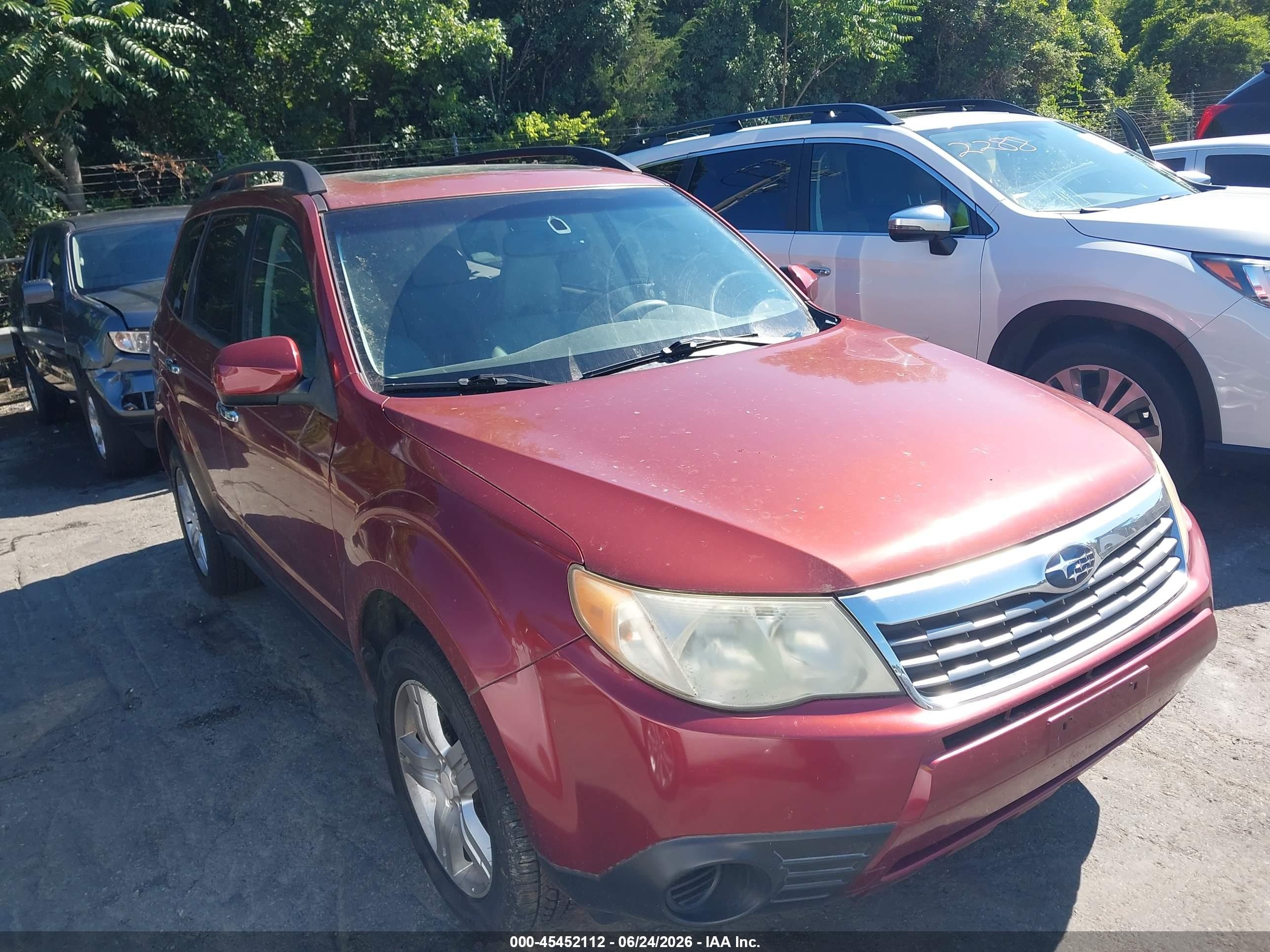 2010 Subaru Forester X Premium, VIN JF2SH6CC8AH913006 — Front end