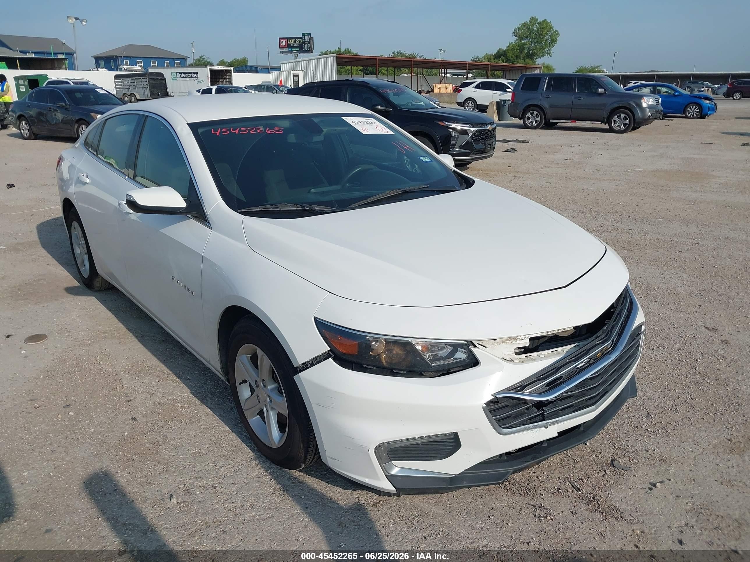 2018 Chevrolet Malibu LT, VIN 1G1ZD5ST9JF194373 — Front end