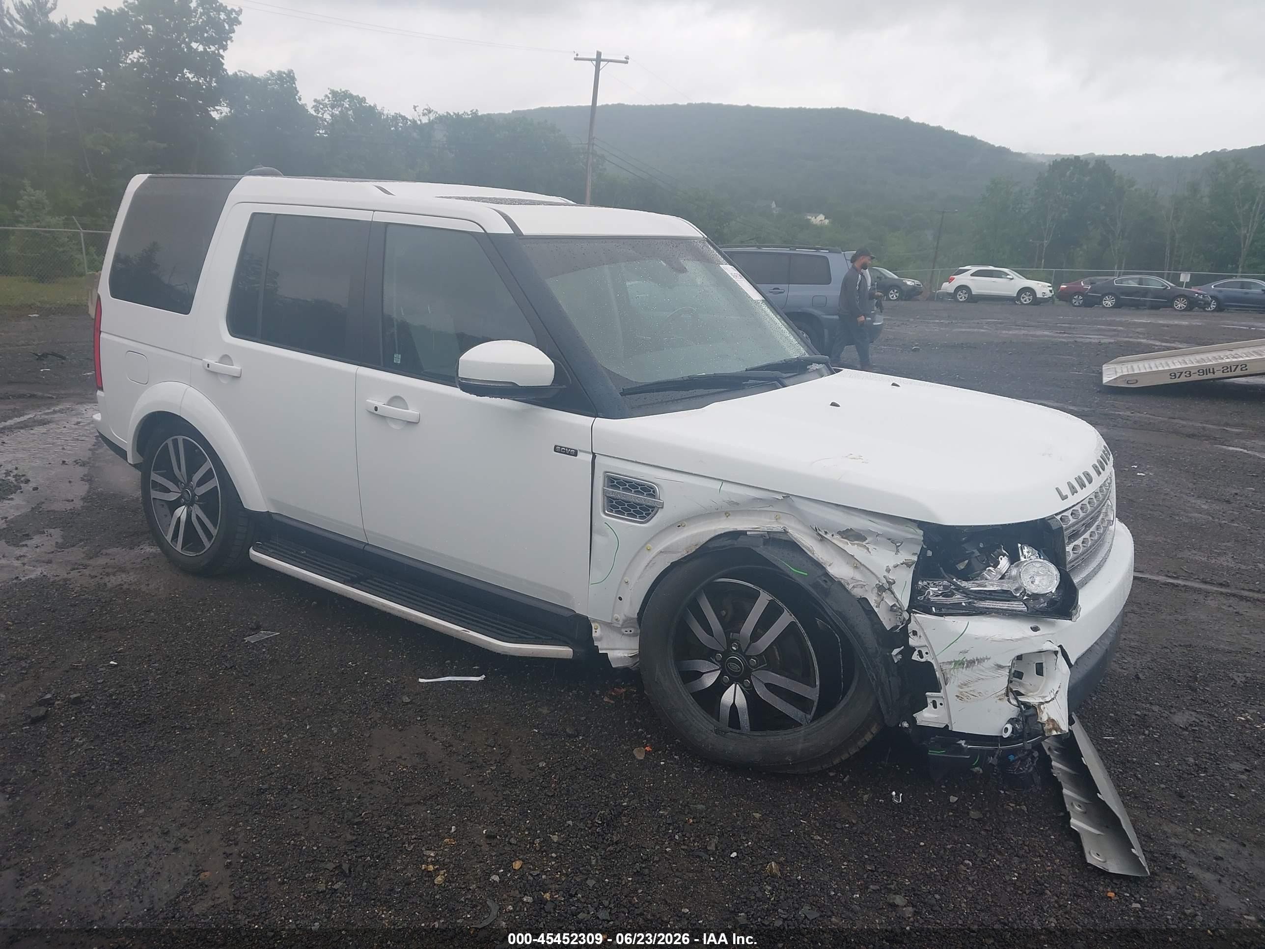 2015 Land Rover LR4 Lux, VIN SALAK2V62FA756352 — Front end