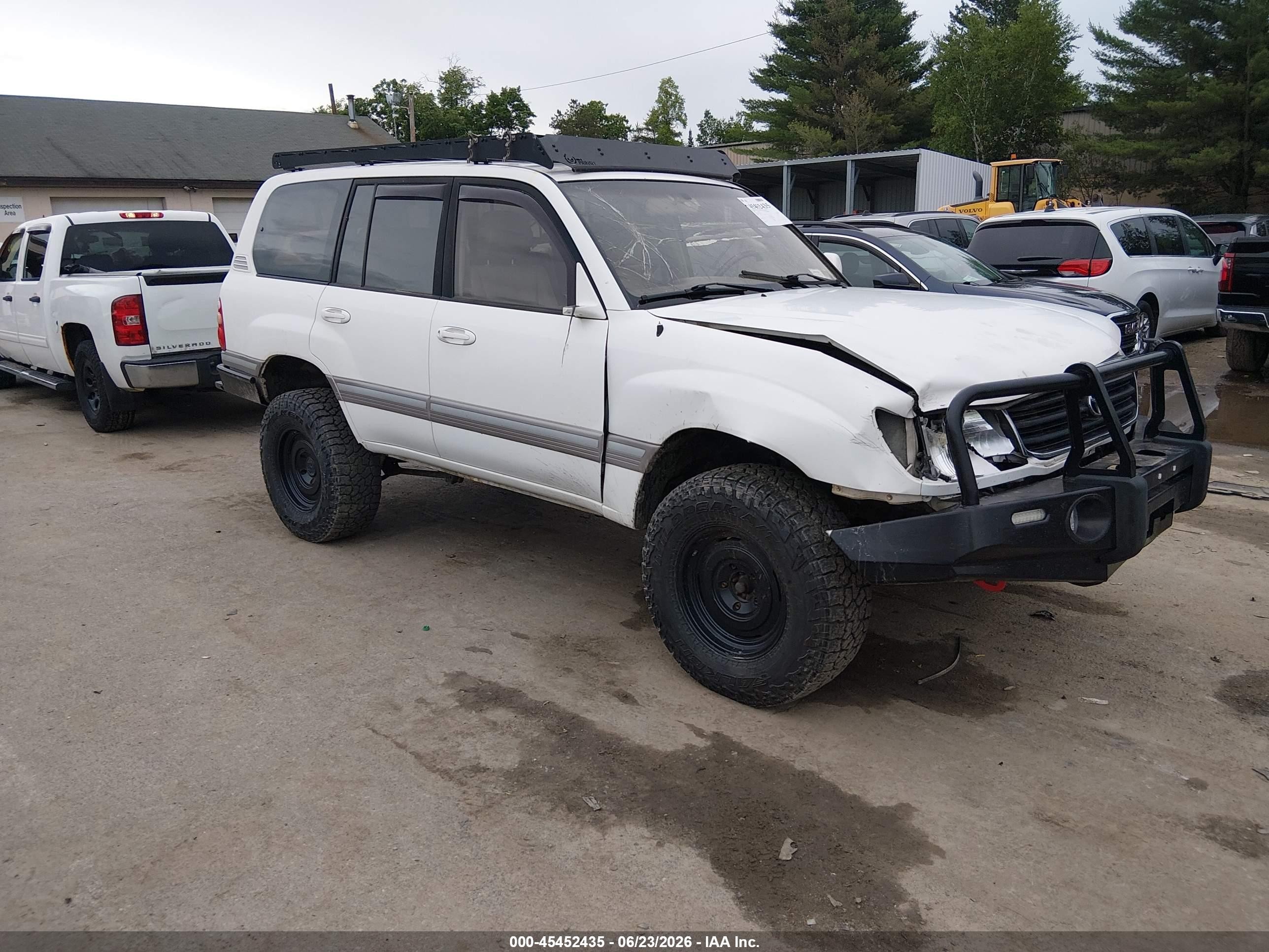 2001 Toyota Land Cruiser, VIN JTEHT05J012005776 — Front end