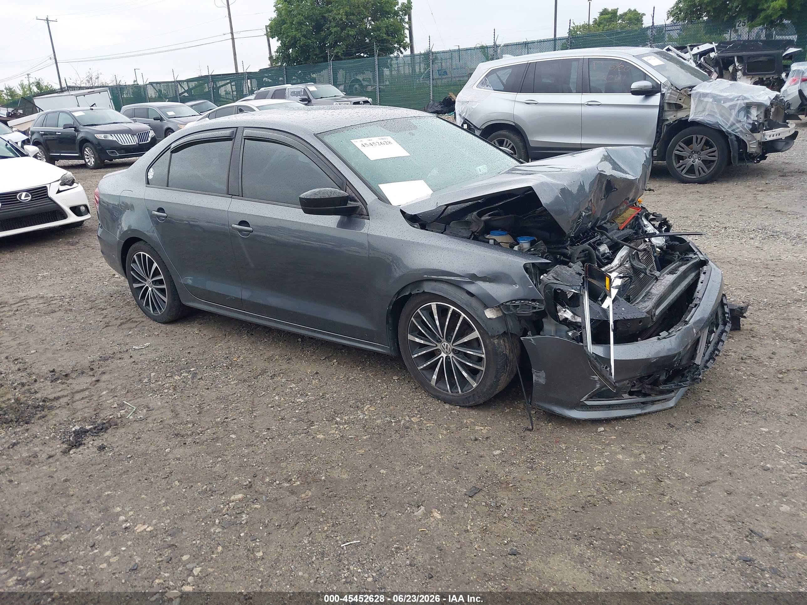 2016 Volkswagen Jetta Sport, VIN 3VWD17AJ1GM396359 — Перед