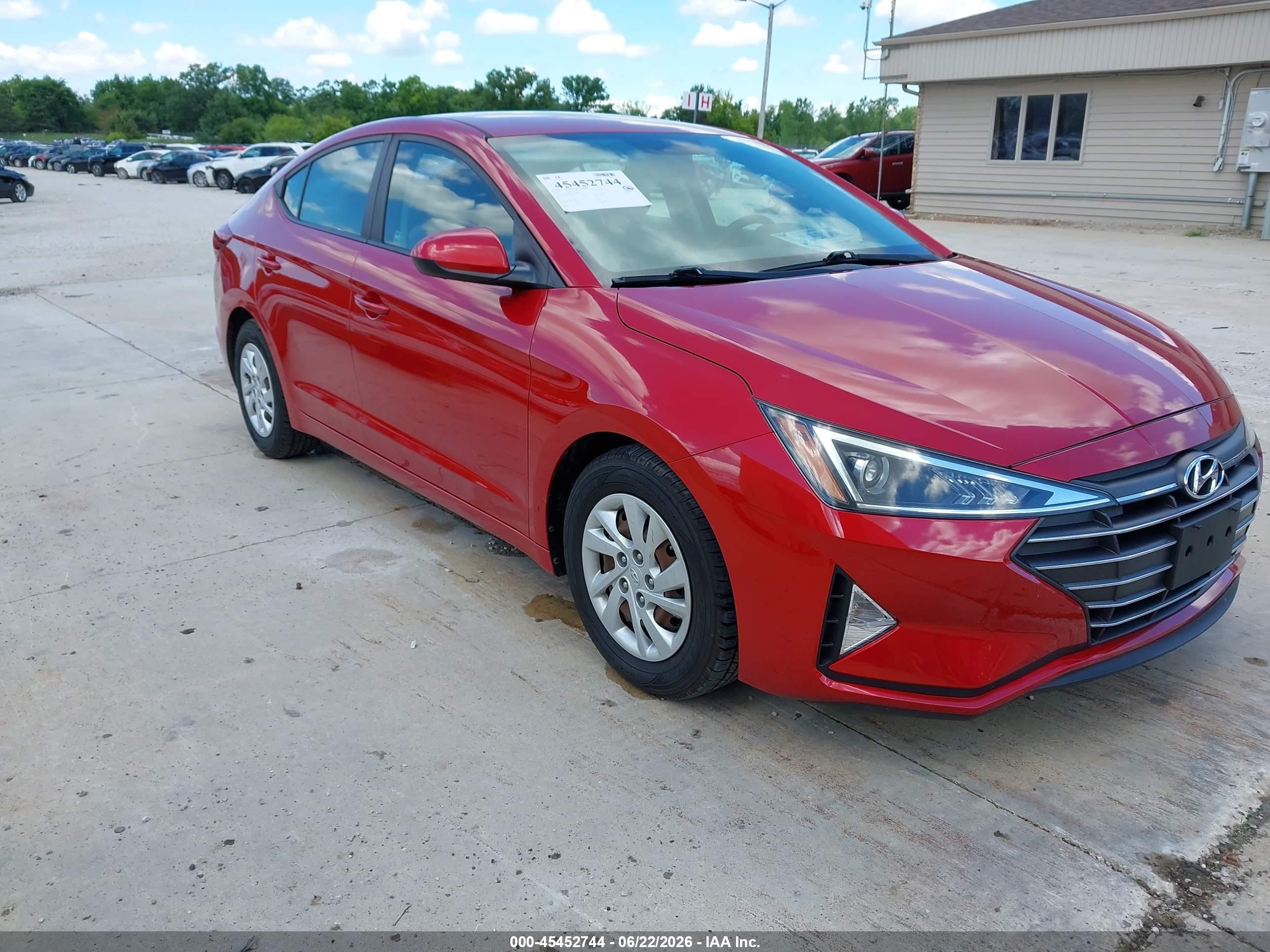 2019 Hyundai Elantra SE, VIN 5NPD74LF2KH496817 — Normal wear
