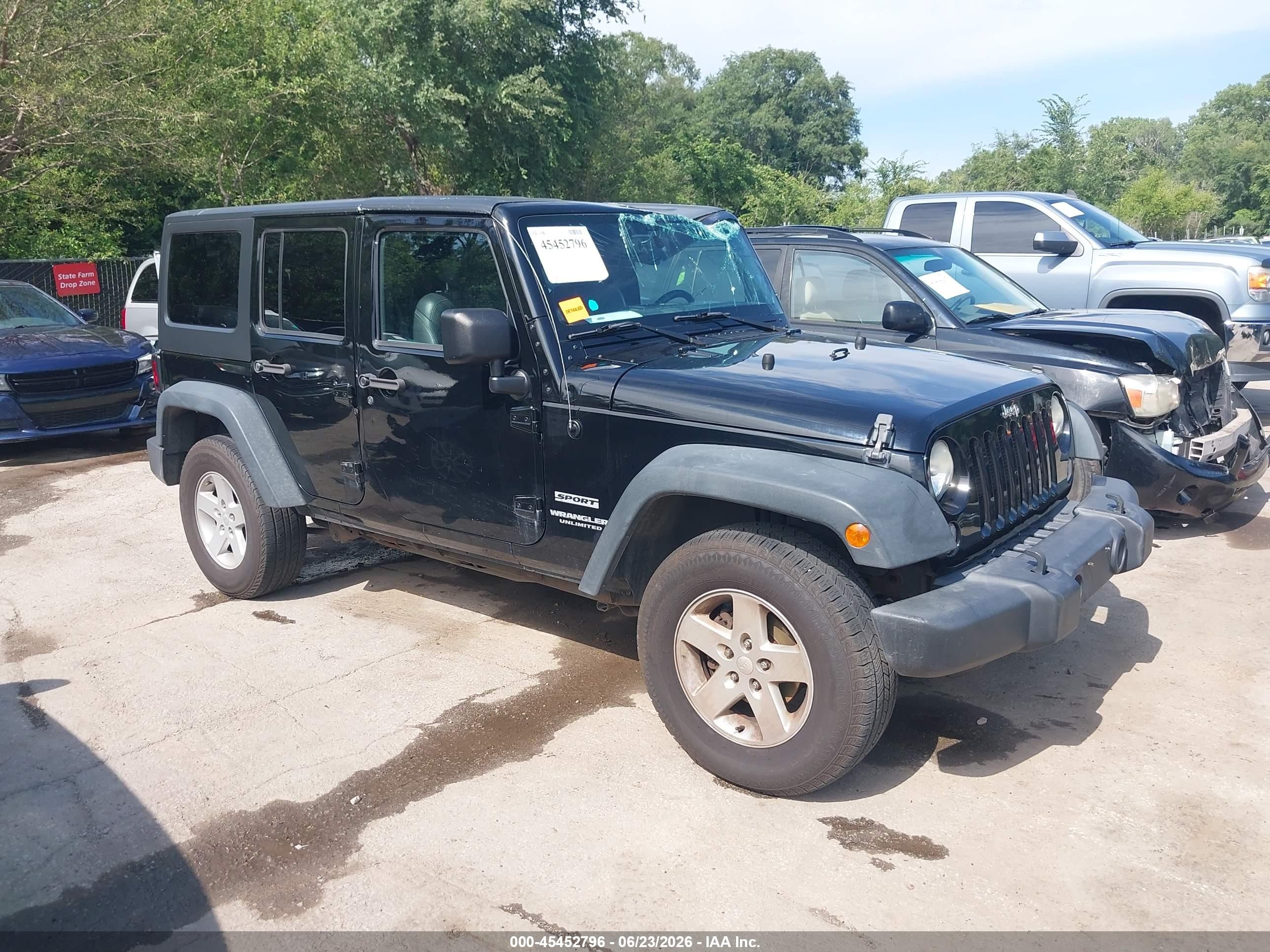 2014 Jeep Wrangler Unlimited Sport, VIN 1C4BJWDG1EL250711 — Roof