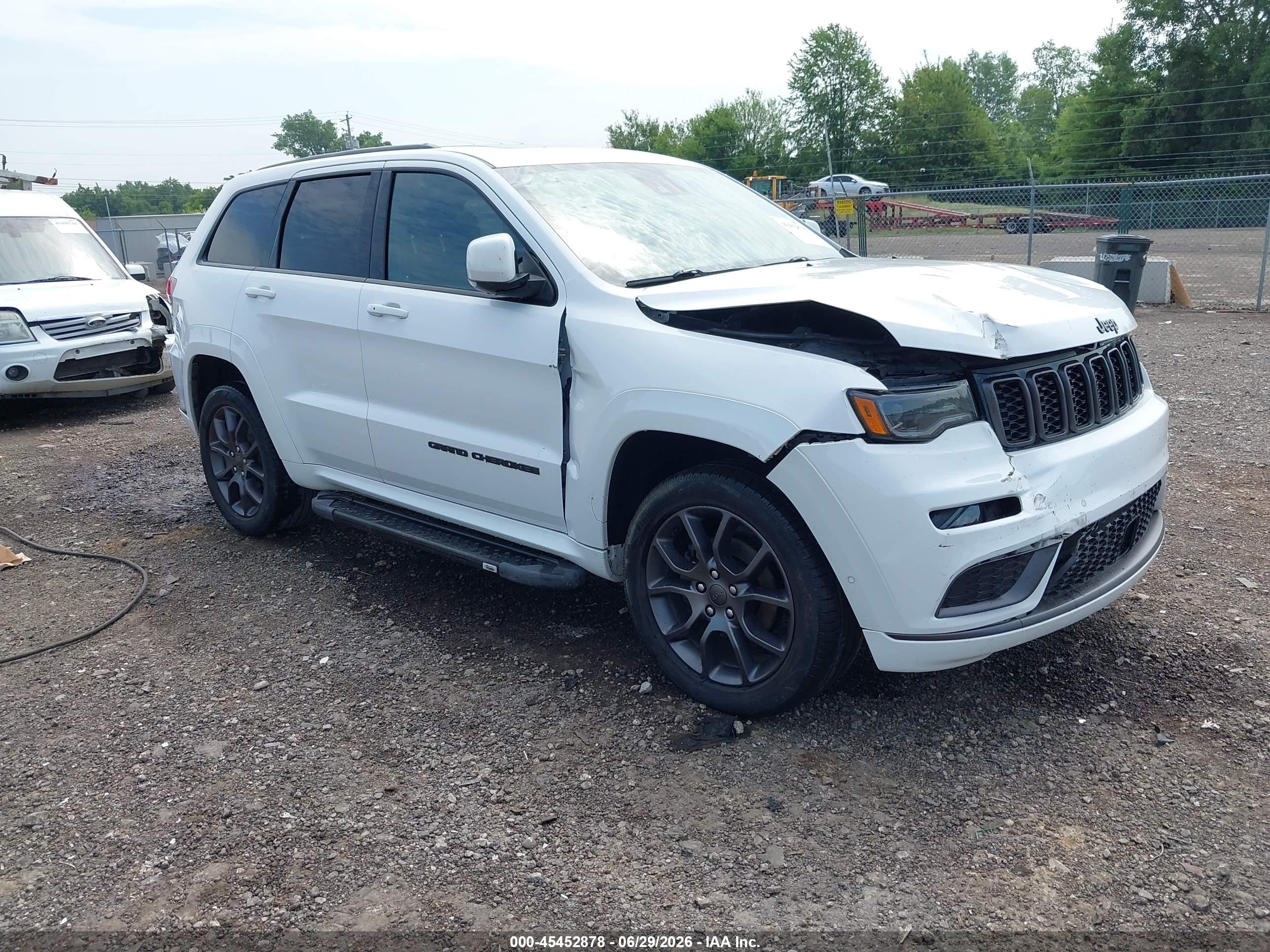 2020 Jeep Grand Cherokee Overland, VIN 1C4RJFCG4LC439141 — Front end