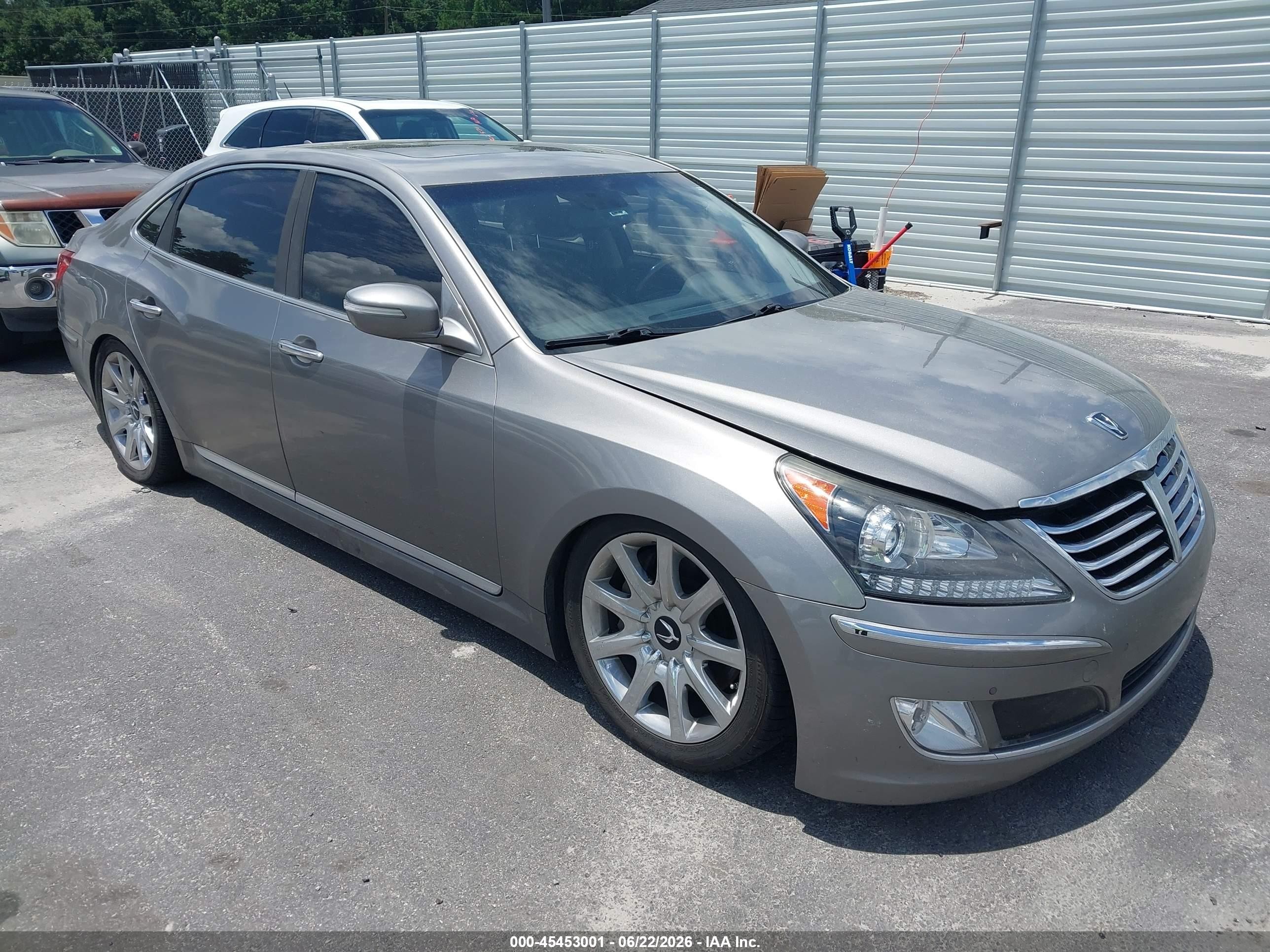 2012 Hyundai Equus Signature, VIN KMHGH4JH3CU051570 — Normal wear