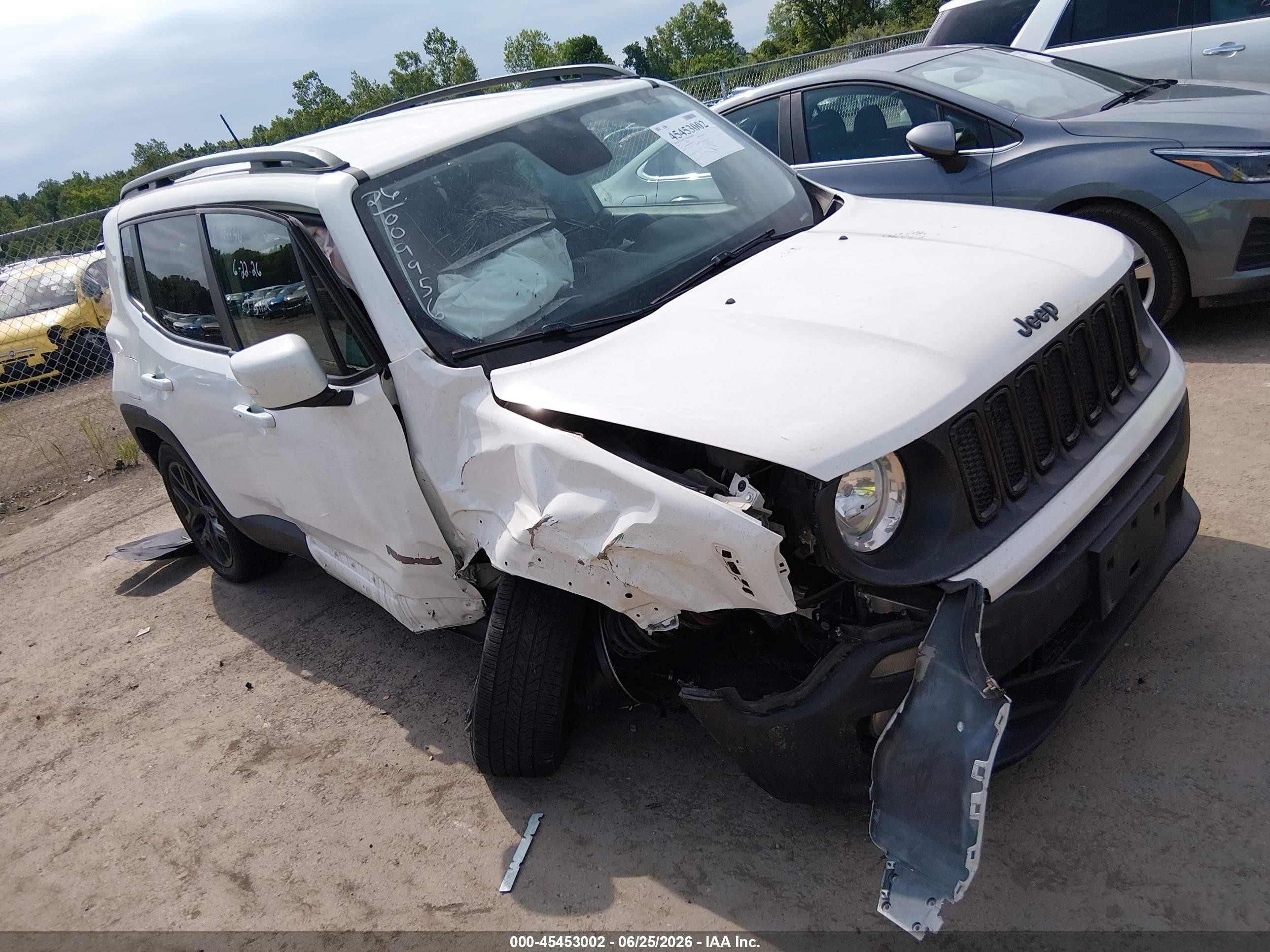 2017 Jeep Renegade Latitude, VIN ZACCJBBB0HPE84214 — Бок