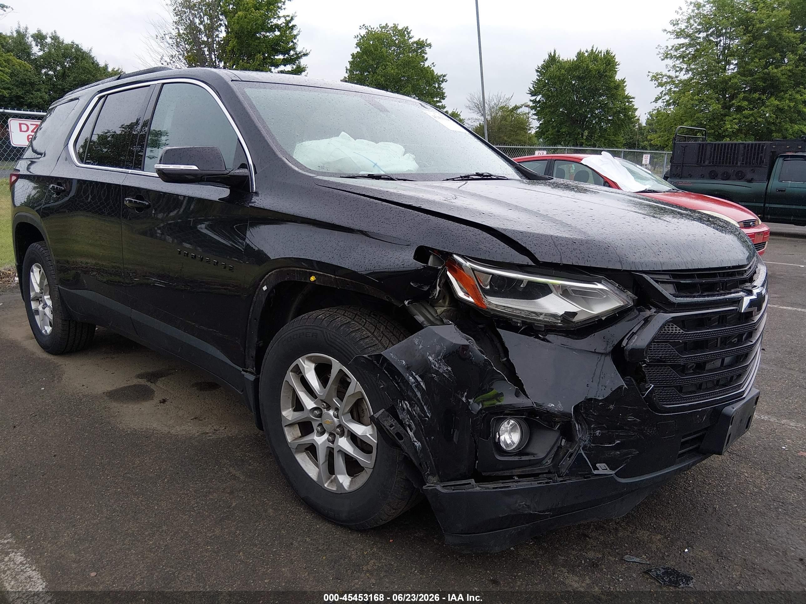 2019 Chevrolet Traverse LT Cloth, VIN 1GNEVGKW6KJ284370 — Front end