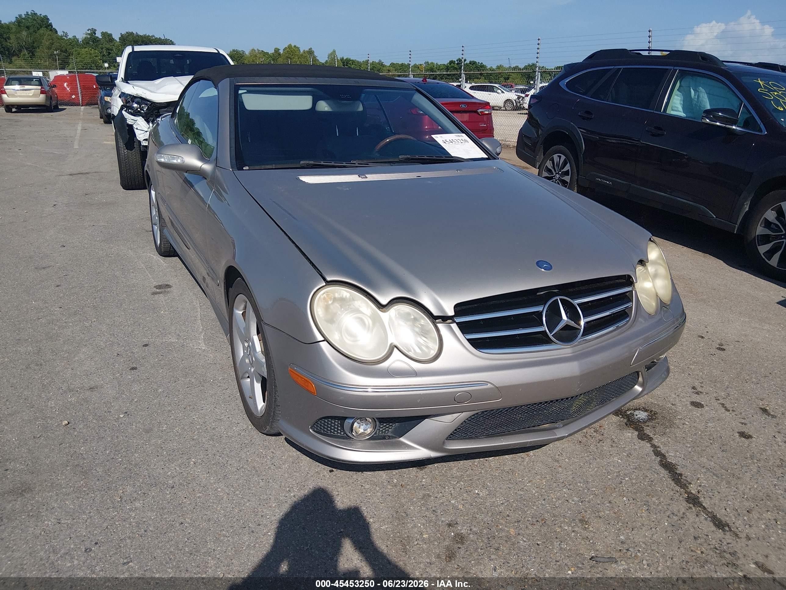 2007 Mercedes-Benz CLK 550, VIN WDBTK72GX7T086175 — Normal wear