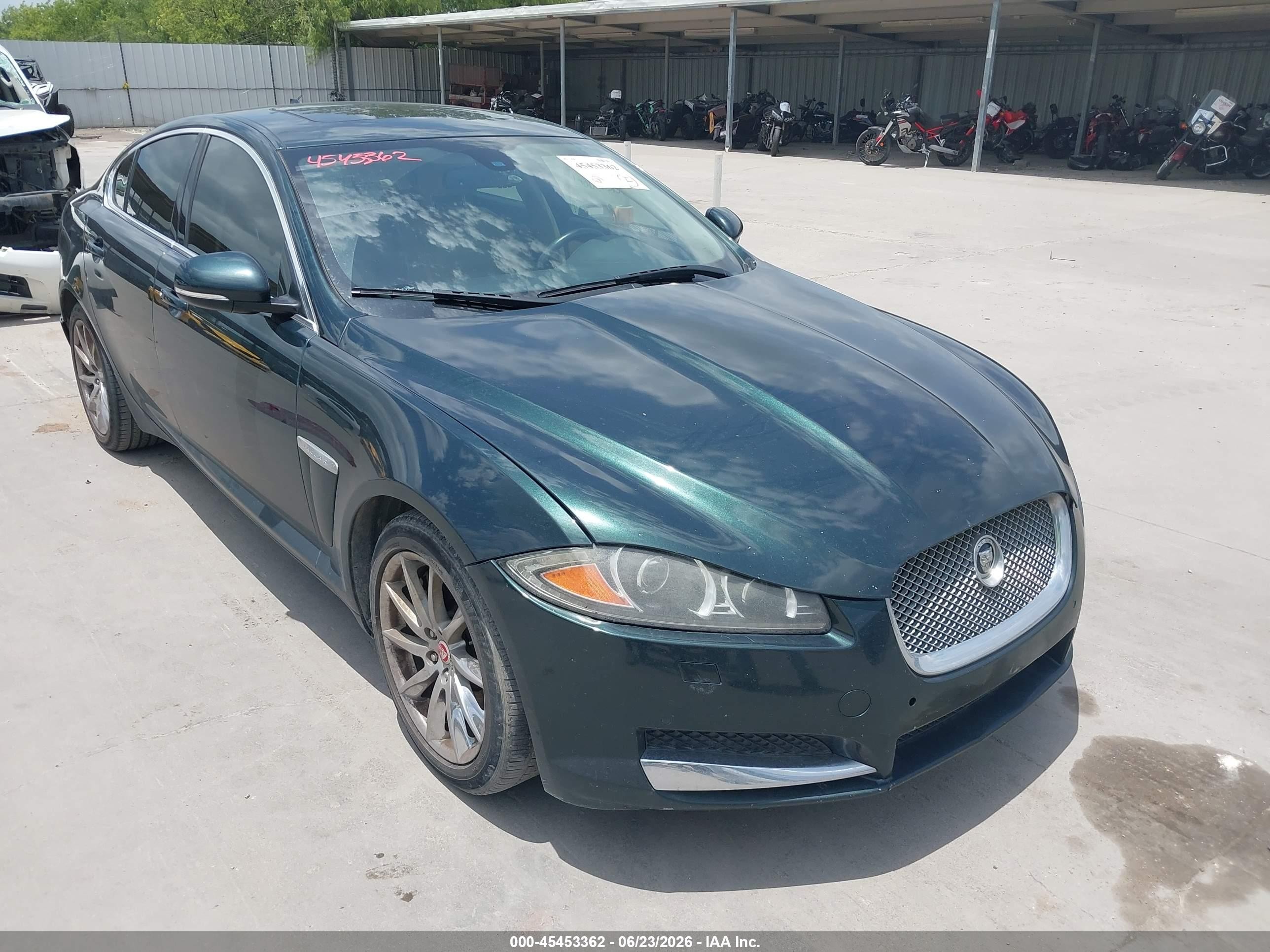 2015 Jaguar XF T Premium, VIN SAJWA0FS0FPU88755 — Side