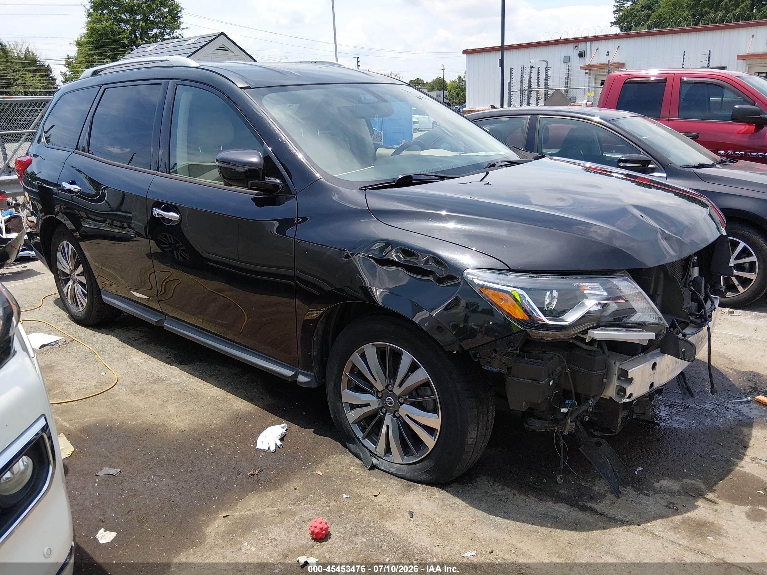 2019 Nissan Pathfinder Platinum, VIN 5N1DR2MN5KC612409 — Front end