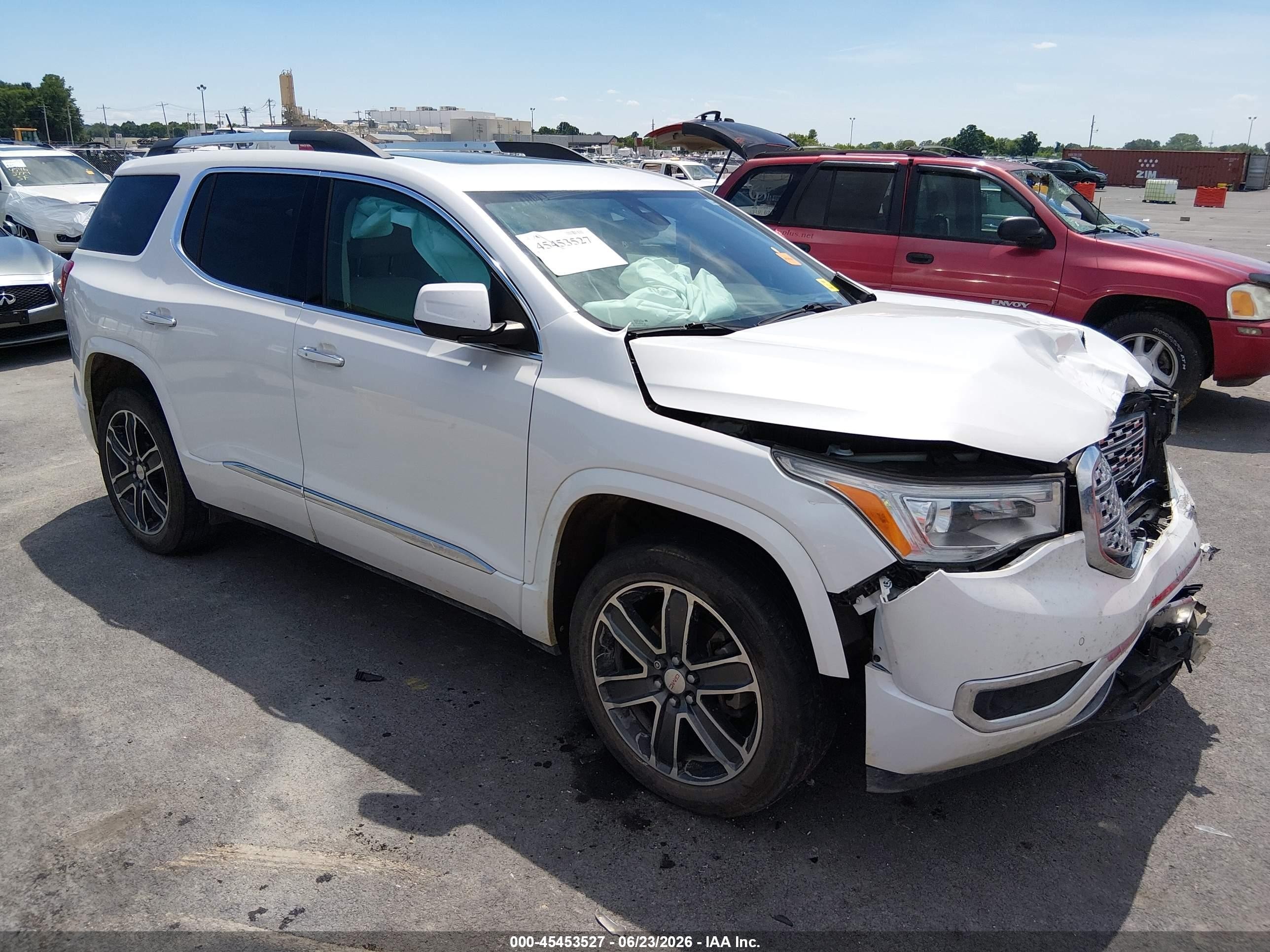 2018 GMC Acadia Denali, VIN 1GKKNXLS7JZ232502 — Перед