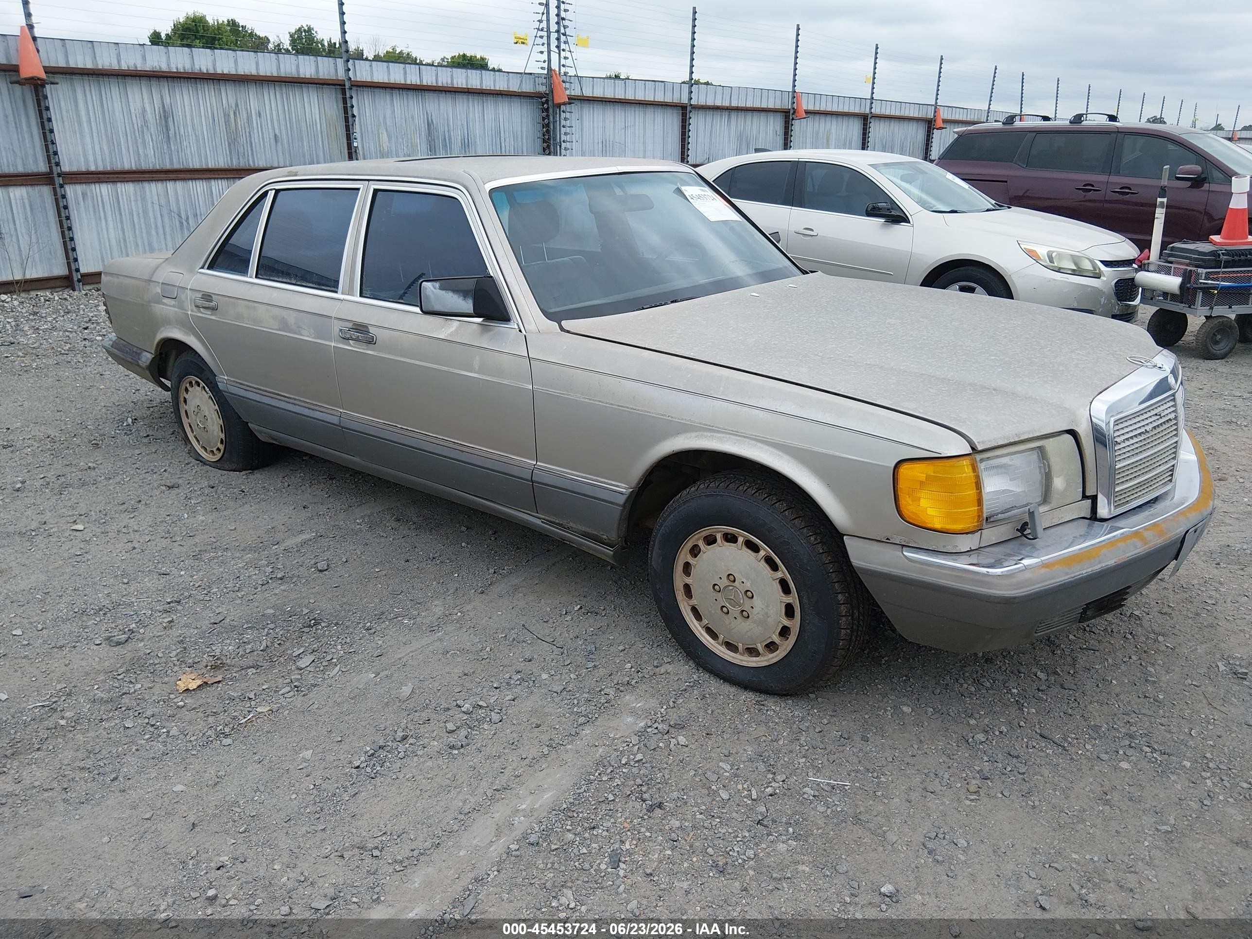 1986 Mercedes-Benz 300 SDL, VIN WDBCB25D7GA238476 — Normal wear