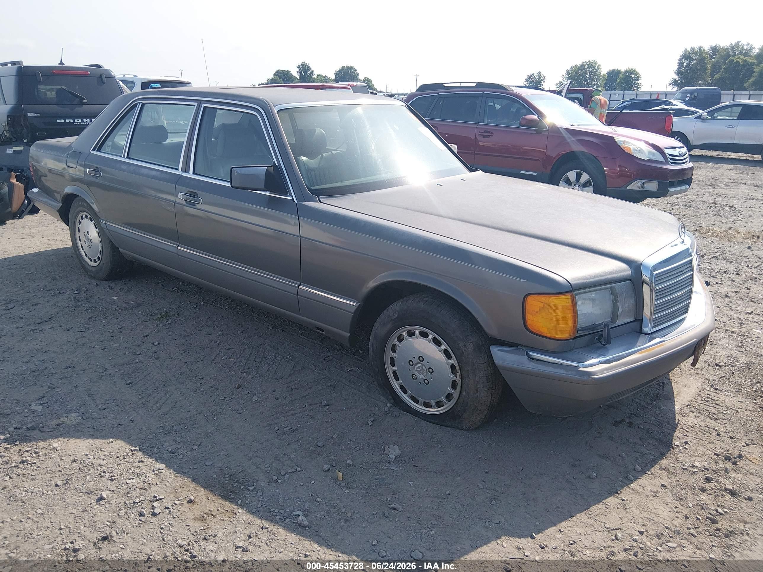 1986 Mercedes-Benz 420 SEL, VIN WDBCA35D5GA275616 — Normal wear