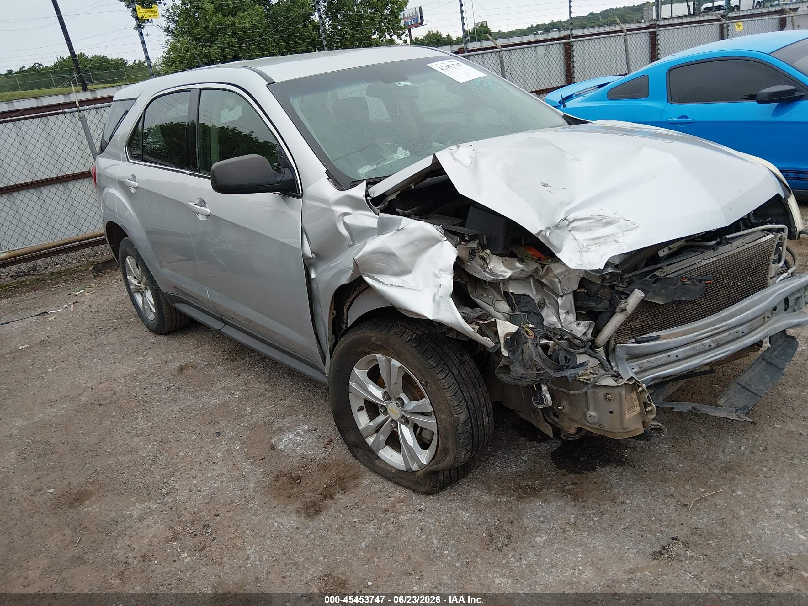 2011 Chevrolet Equinox LS, VIN 2GNALBEC8B1305268 — Front end