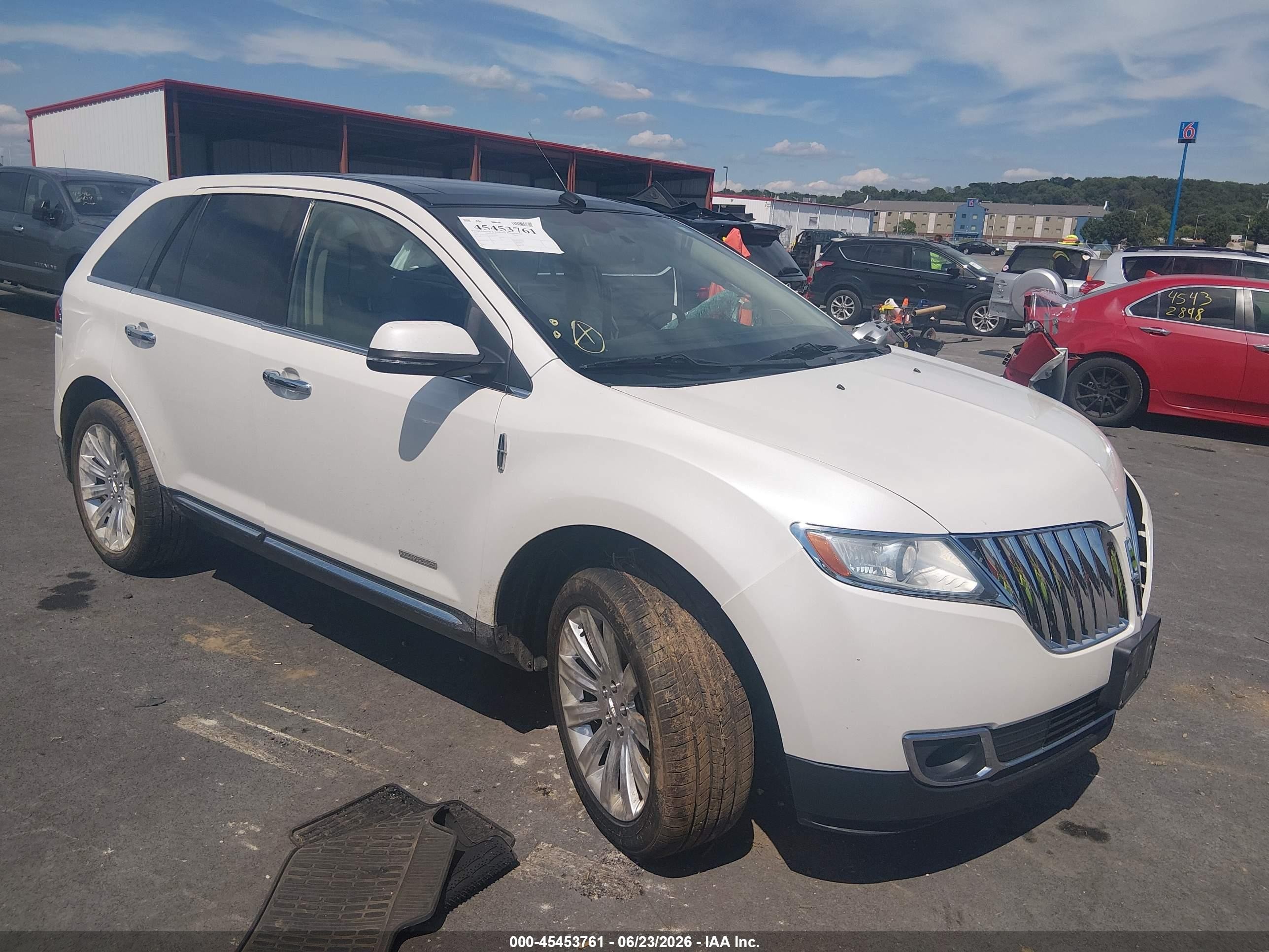 2014 Lincoln MKX, VIN 2LMDJ8JKXEBL10708 — Бок