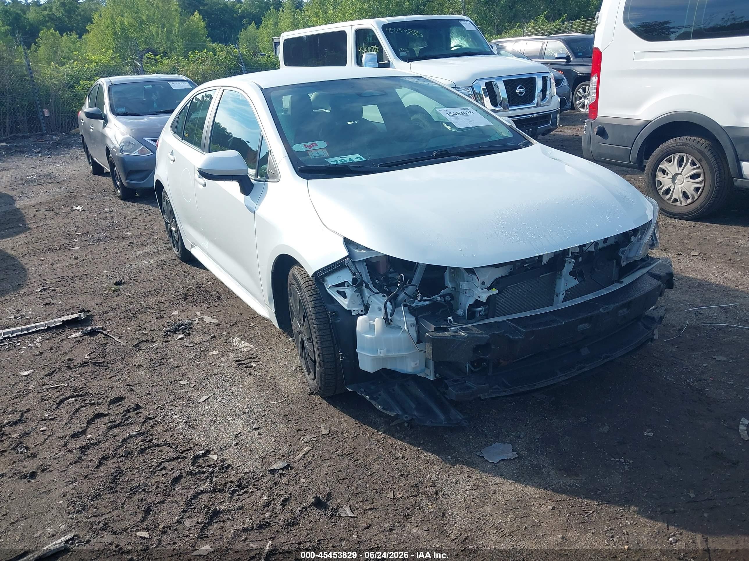 2024 Toyota Corolla LE, VIN 5YFB4MDE8RP149091 — Перед