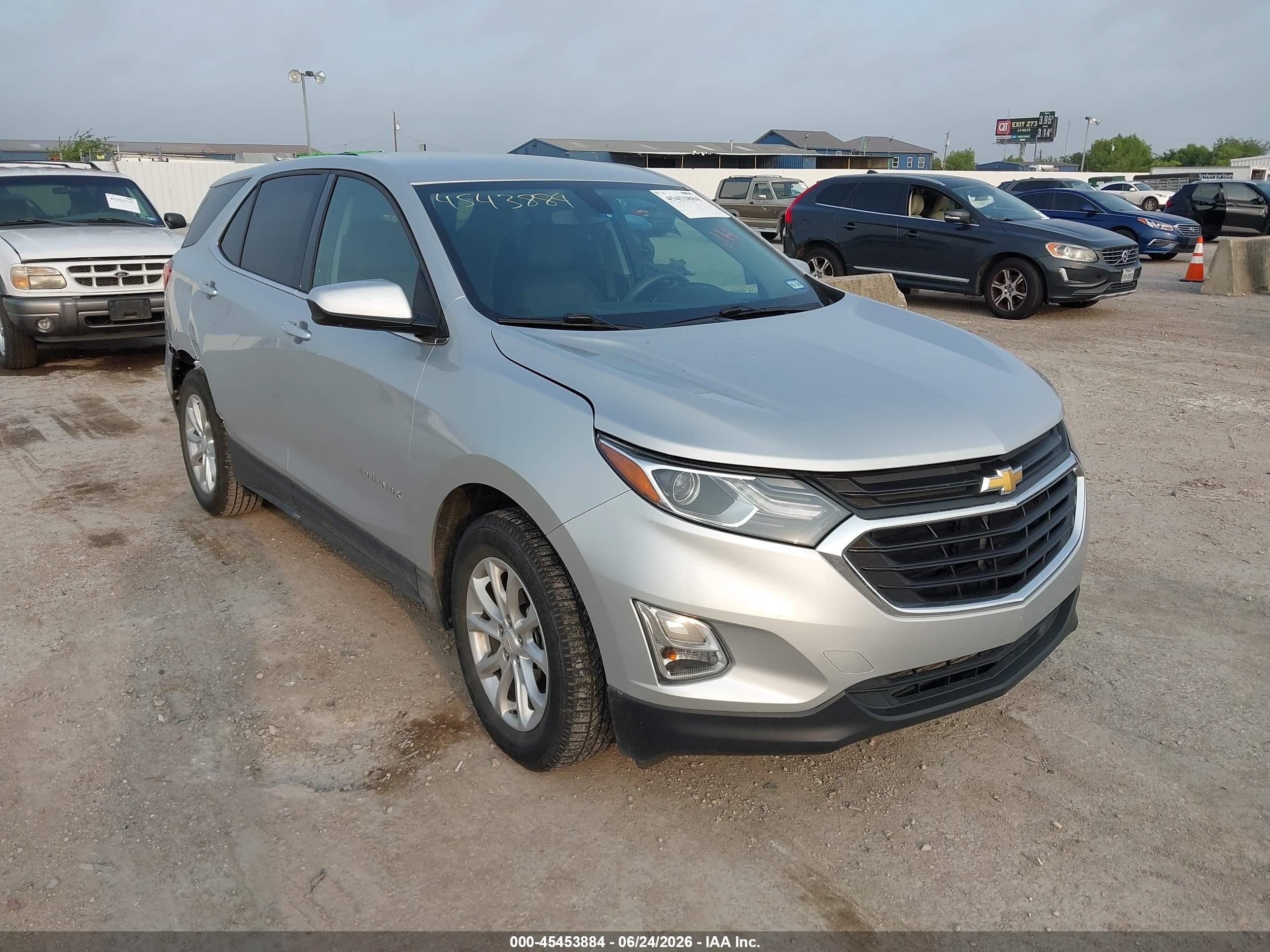 2018 Chevrolet Equinox LT, VIN 2GNAXJEV8J6204510 — Rear end