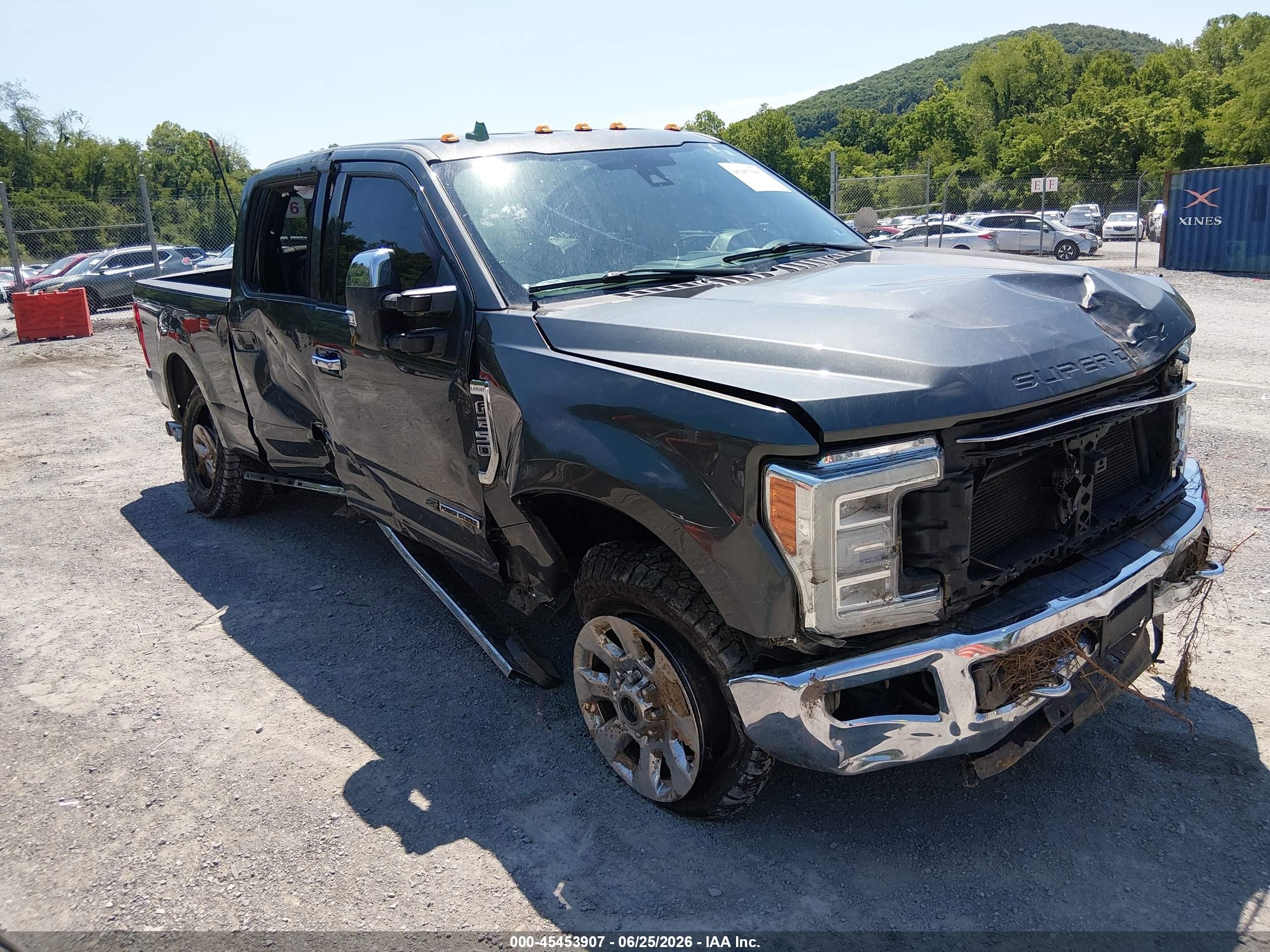 2019 Ford F-250 Lariat, VIN 1FT7W2BT9KEE00791 — Side
