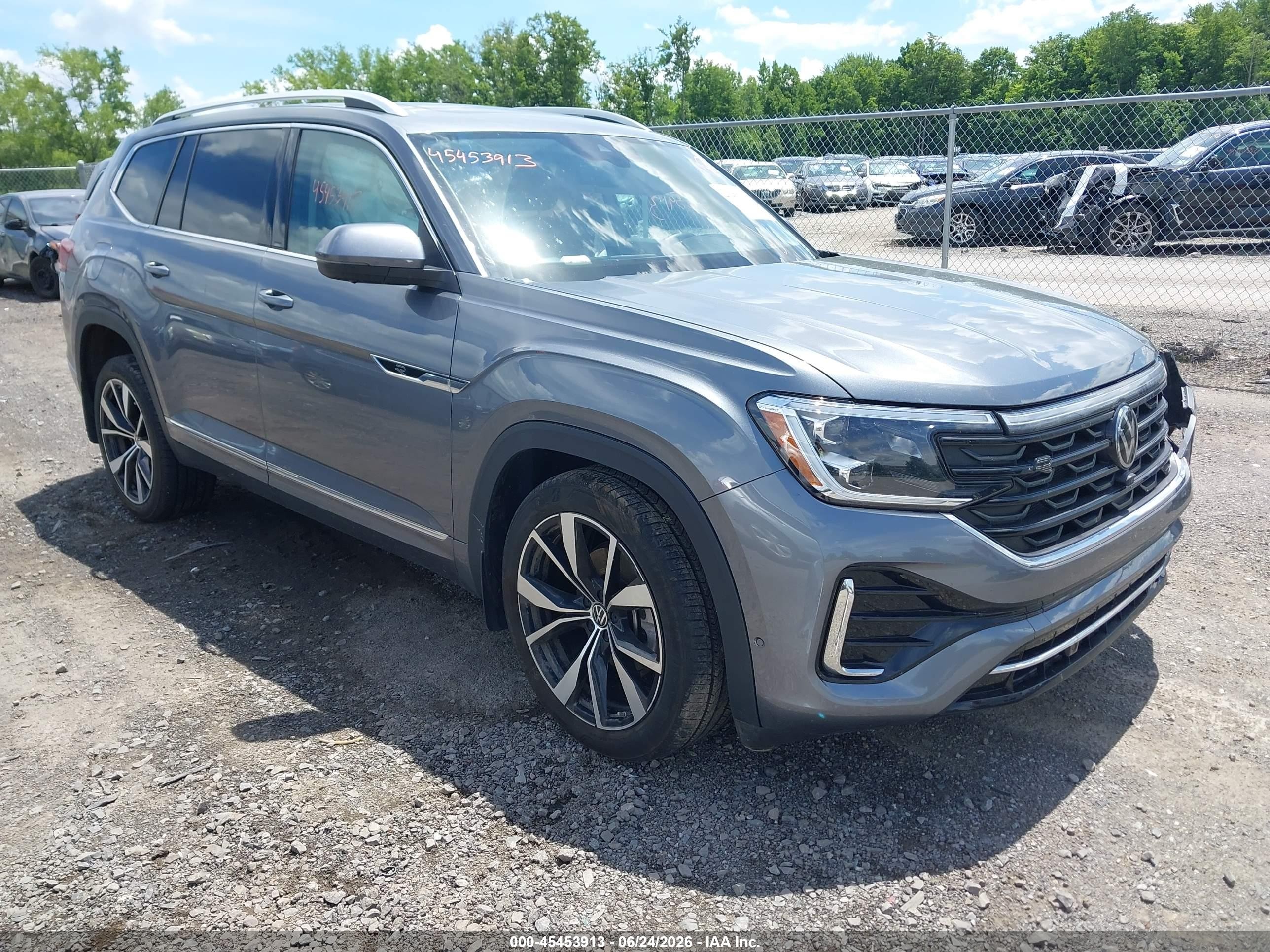 2024 Volkswagen Atlas SEL Premium R-Line, VIN 1V2FR2CA1RC621337 — Side