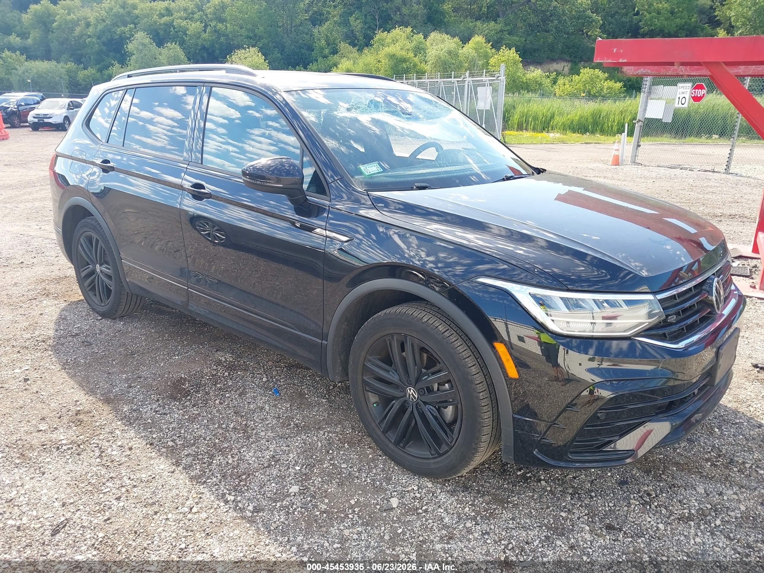 2022 Volkswagen Tiguan SE R-Line Black, VIN 3VV8B7AX1NM169256 — Storm