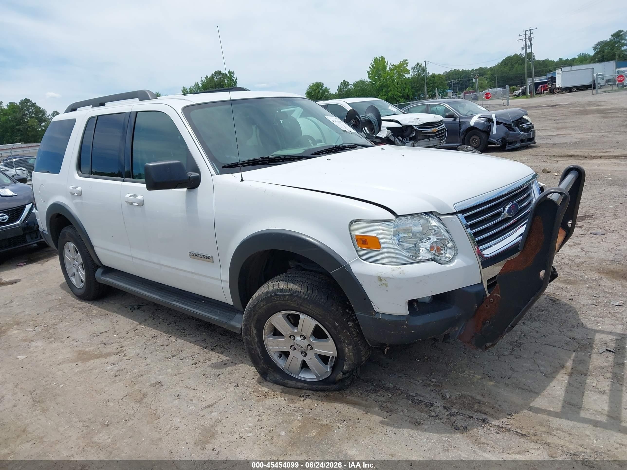2007 Ford Explorer XLT, VIN 1FMEU73E37UA47614 — Front end