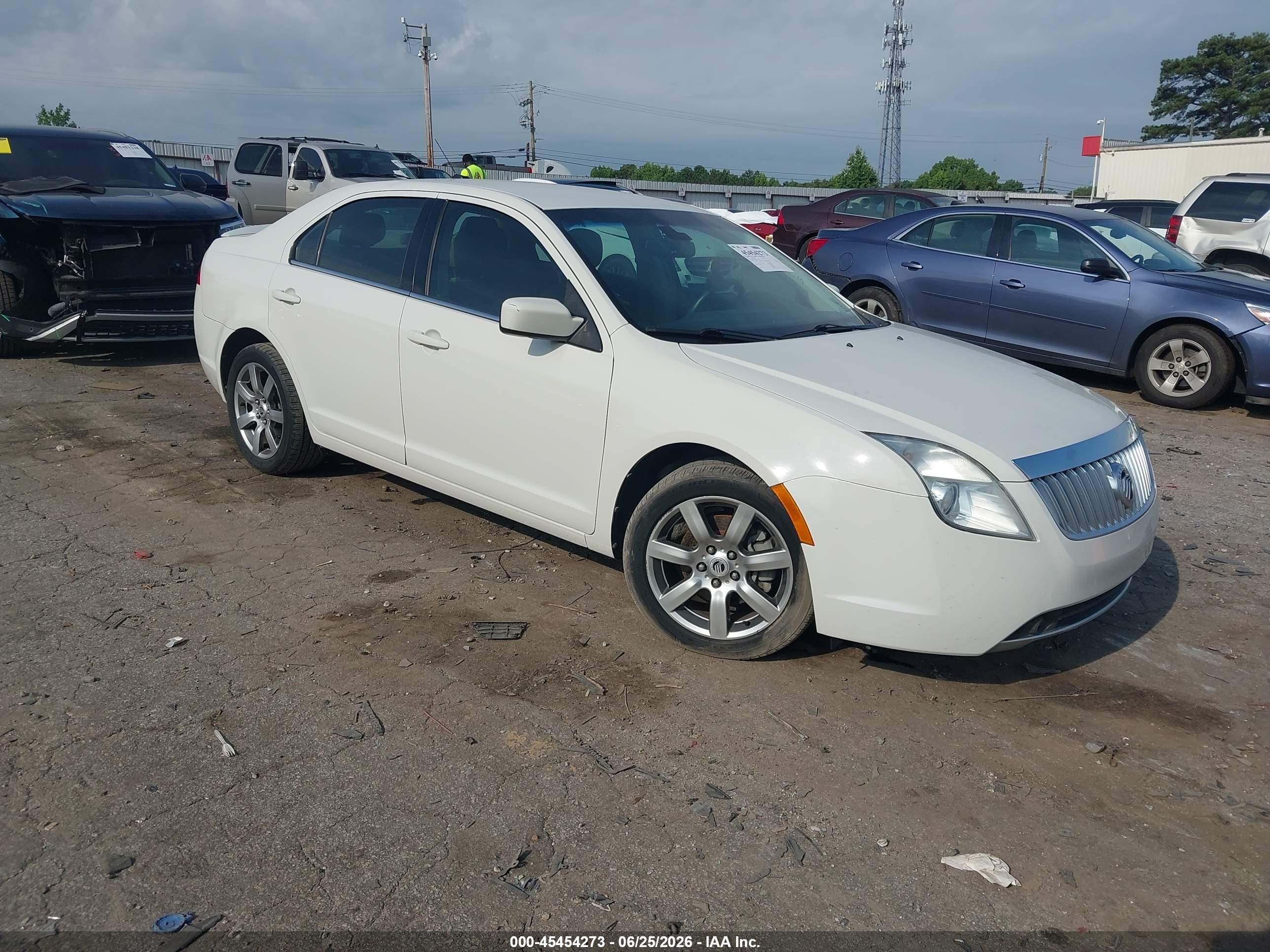 2011 Mercury Milan Premier, VIN 3MEHM0JG2BR603584 — Front end