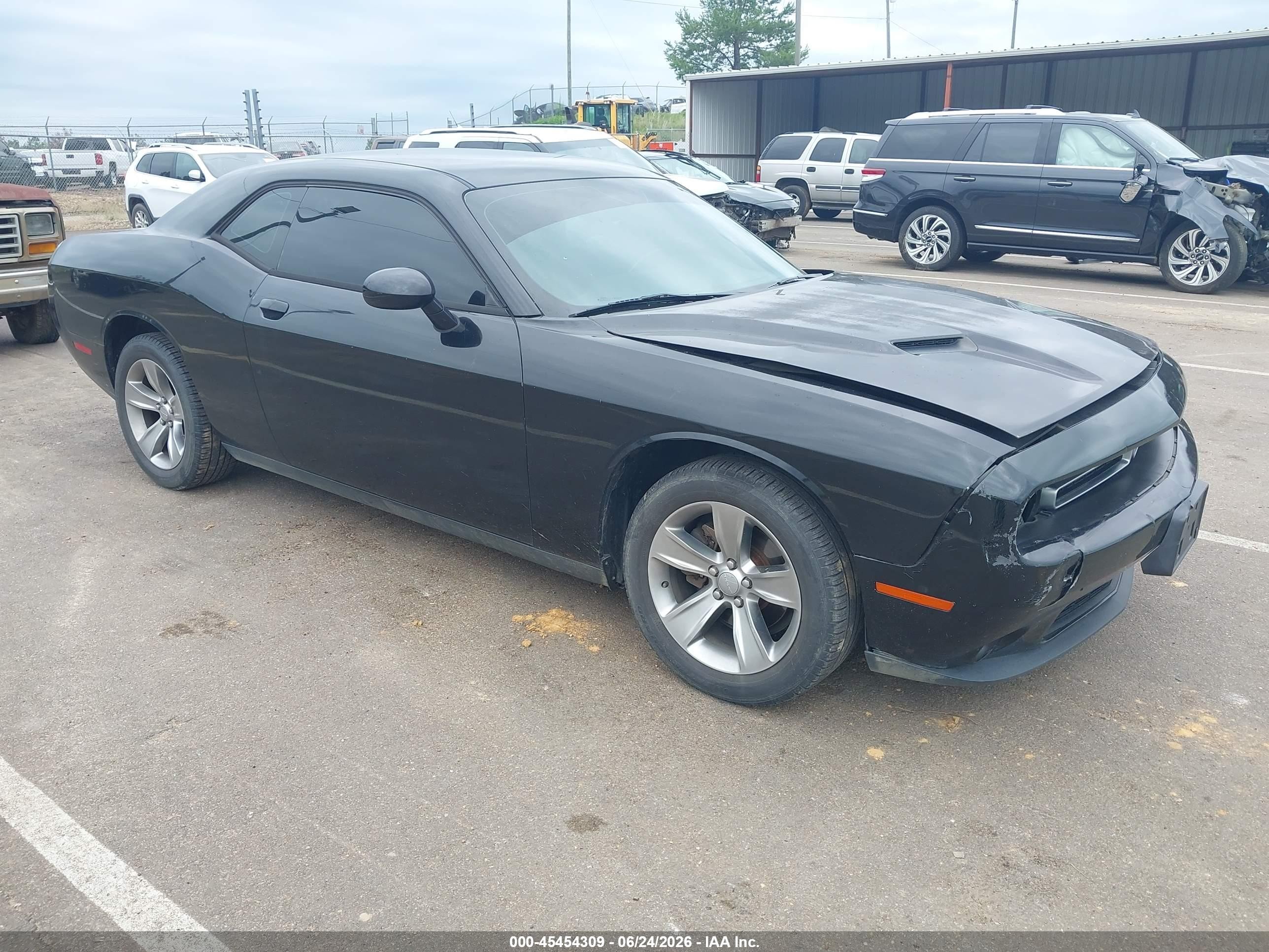 2015 Dodge Challenger SXT, VIN 2C3CDZAG9FH732797 — Front end