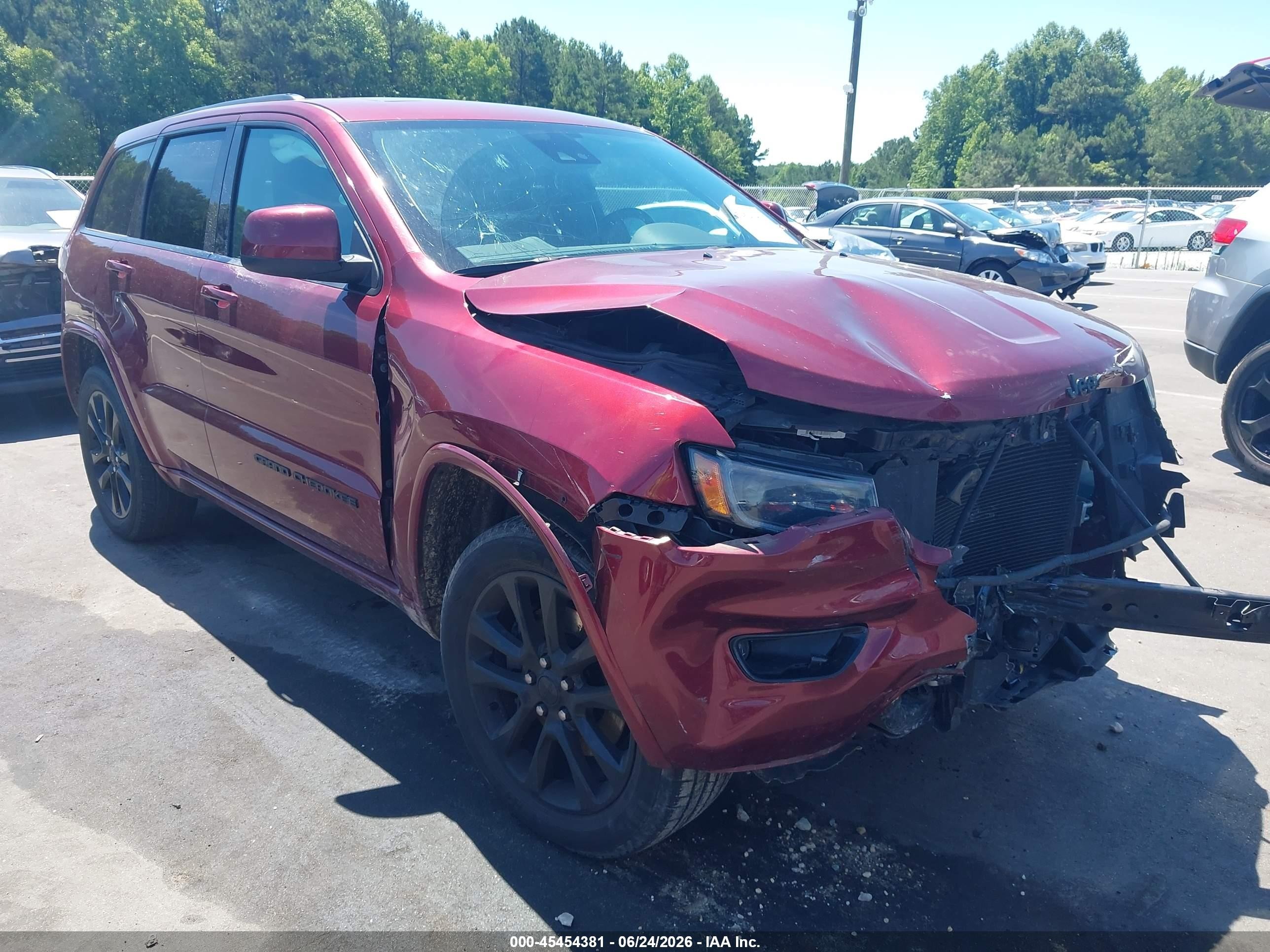2021 Jeep Grand Cherokee Laredo E, VIN 1C4RJFAG1MC729275 — Front end
