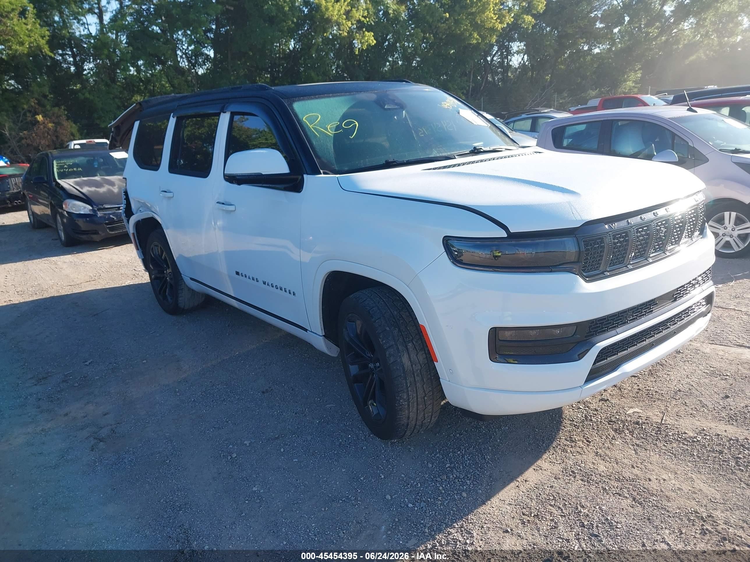 2022 Jeep Grand Wagoneer Series II, VIN 1C4SJVFP5NS167201 — Зад