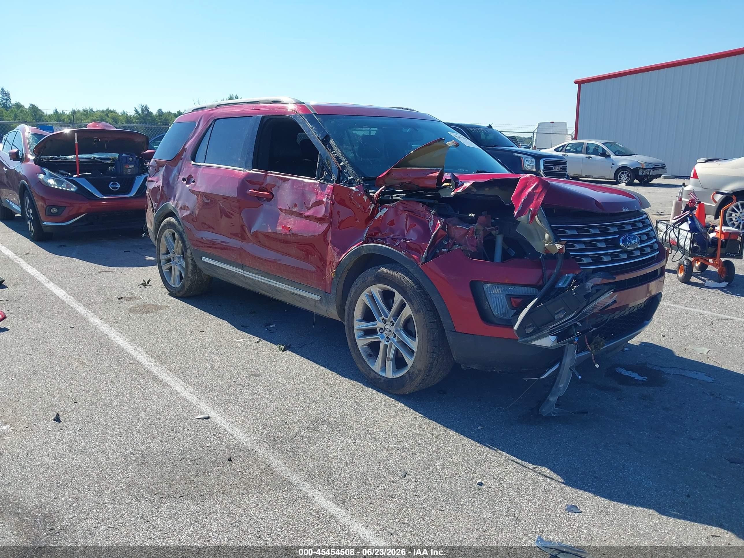 2017 Ford Explorer XLT, VIN 1FM5K7D88HGC84078 — Front end