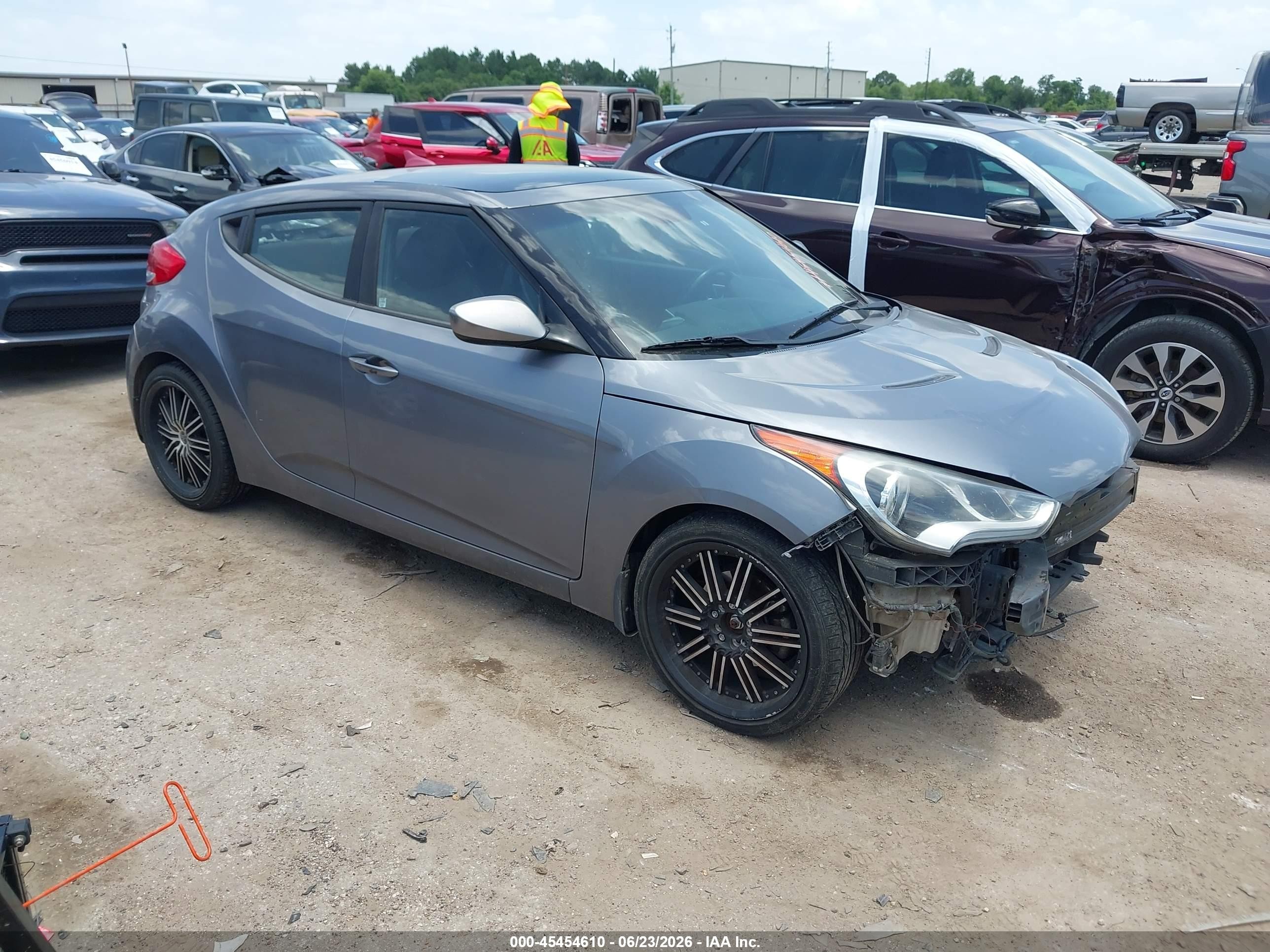 2013 Hyundai Veloster w/Black Int, VIN KMHTC6AD3DU146699 — Front end