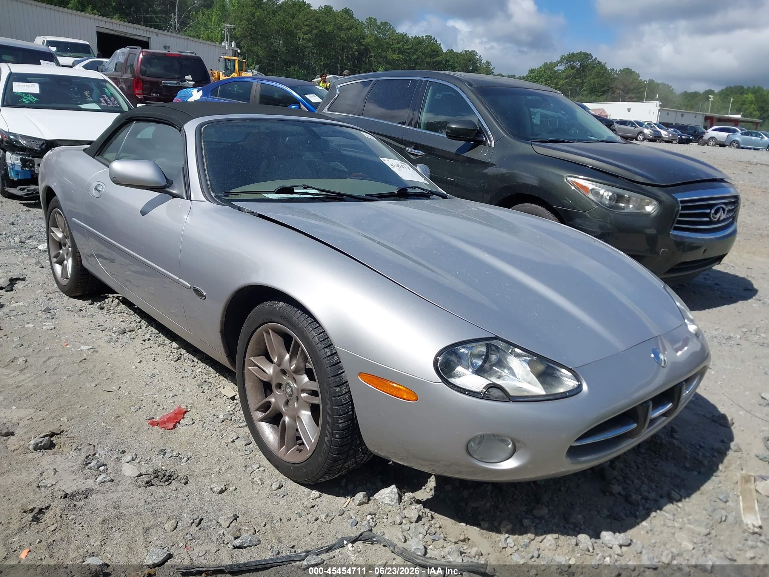 2002 Jaguar XK, VIN SAJDA42C92NA25034 — Front end