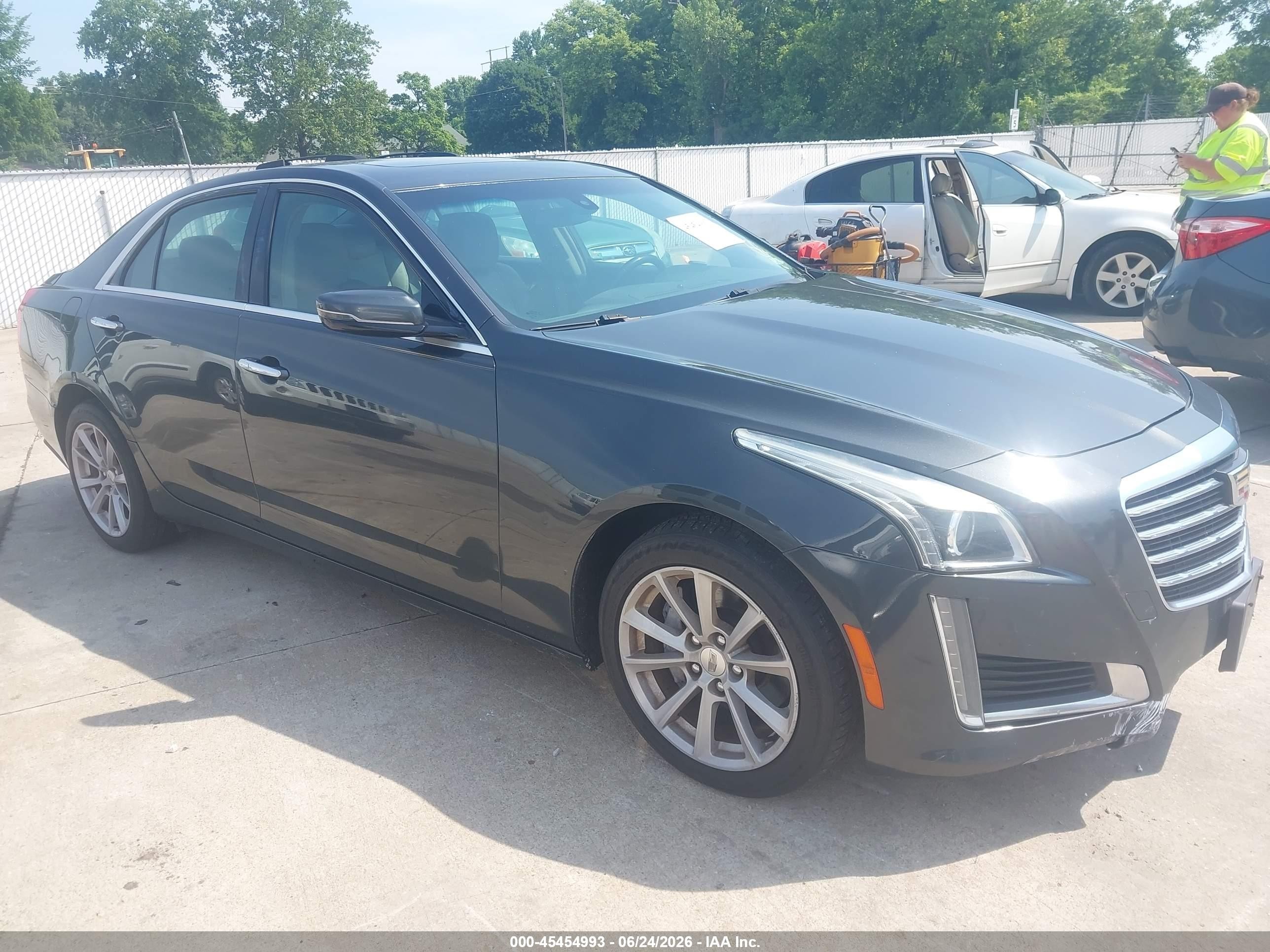 2017 Cadillac CTS AWD, VIN 1G6AW5SX1H0156203 — Front end