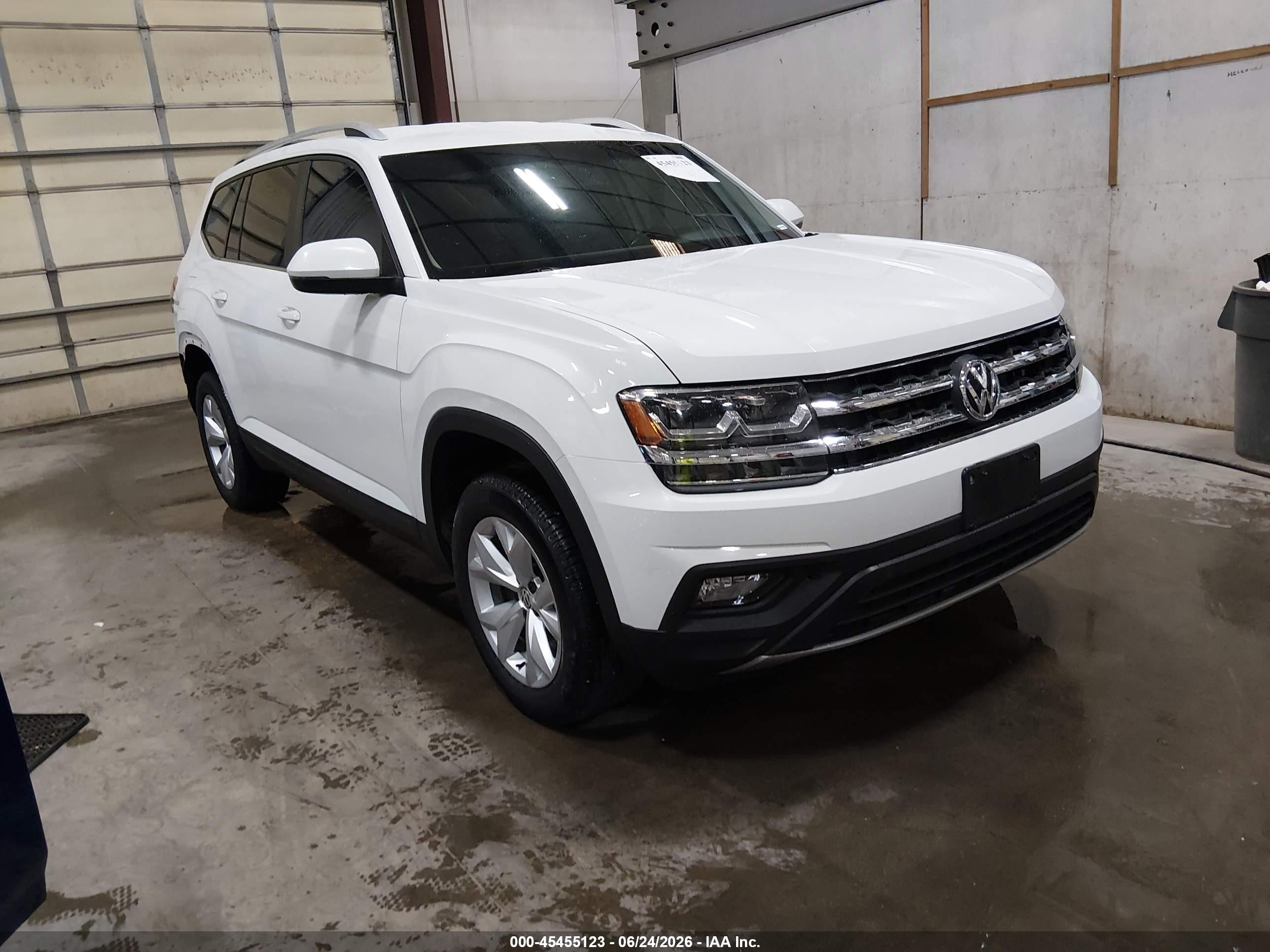 2018 Volkswagen Atlas SE, VIN 1V2KR2CA5JC586403 — Rear end