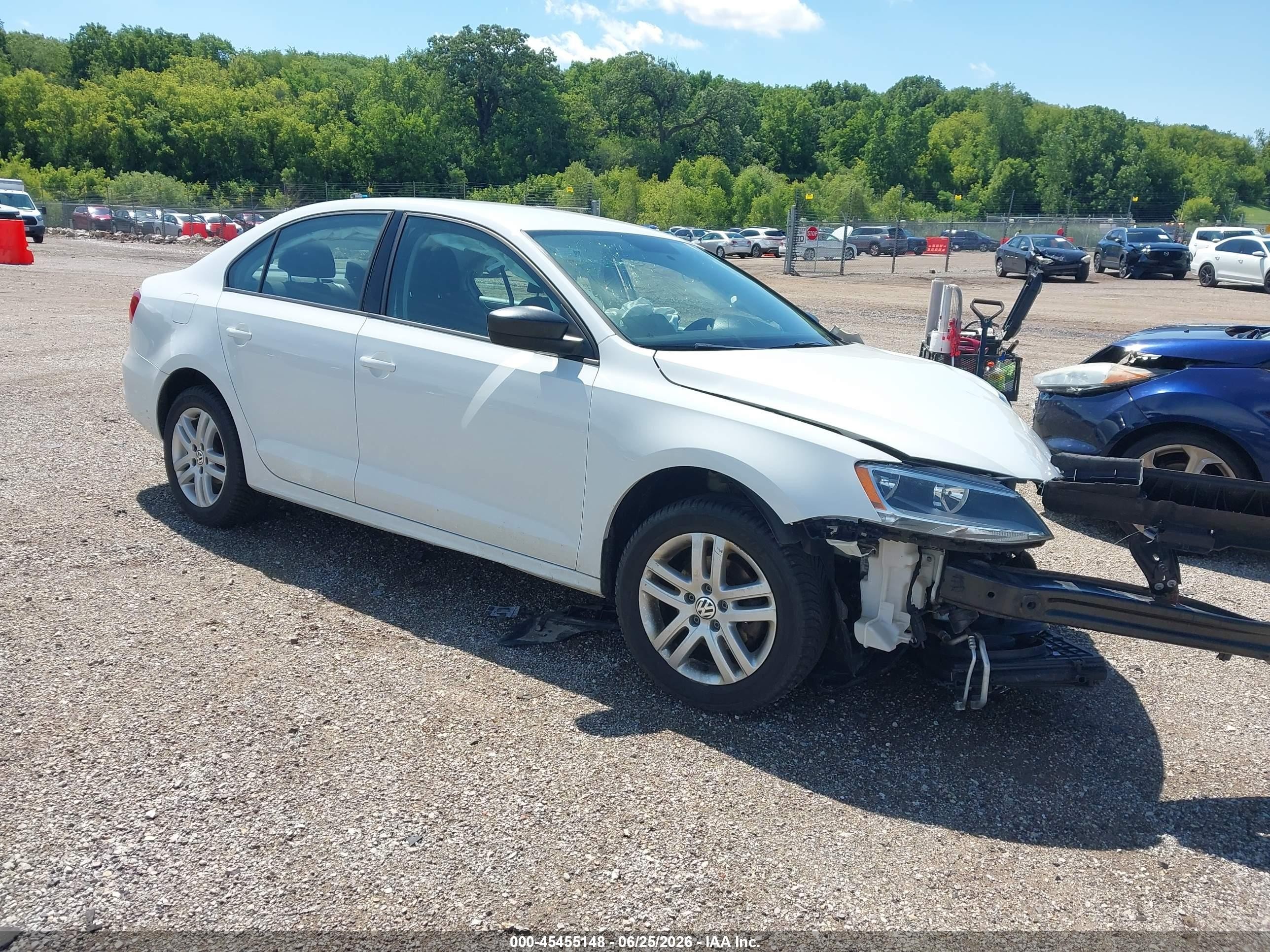 2015 Volkswagen Jetta S, VIN 3VW2K7AJ7FM350859 — Front end
