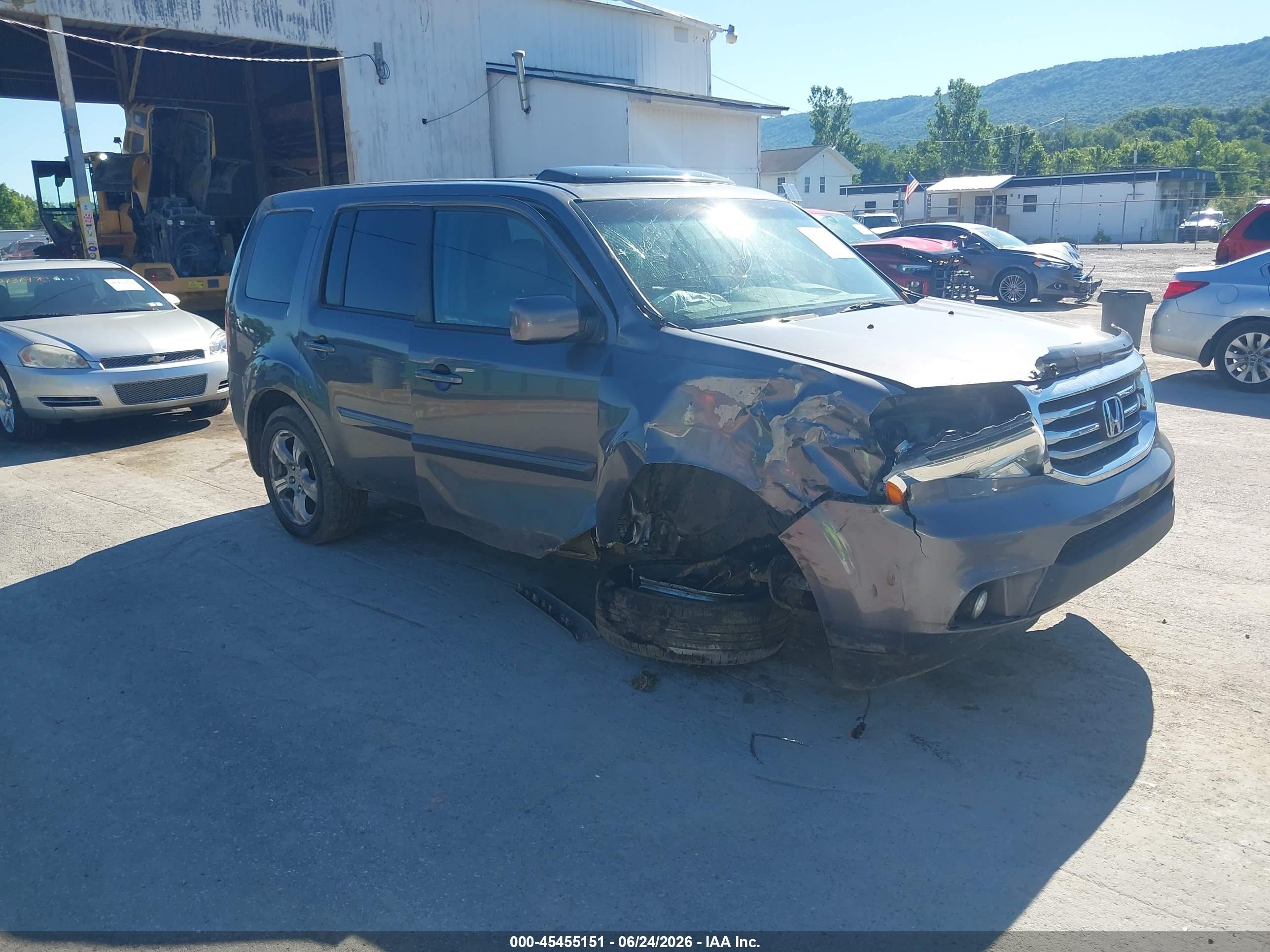 2014 Honda Pilot EX-L, VIN 5FNYF4H50EB037129 — Front end