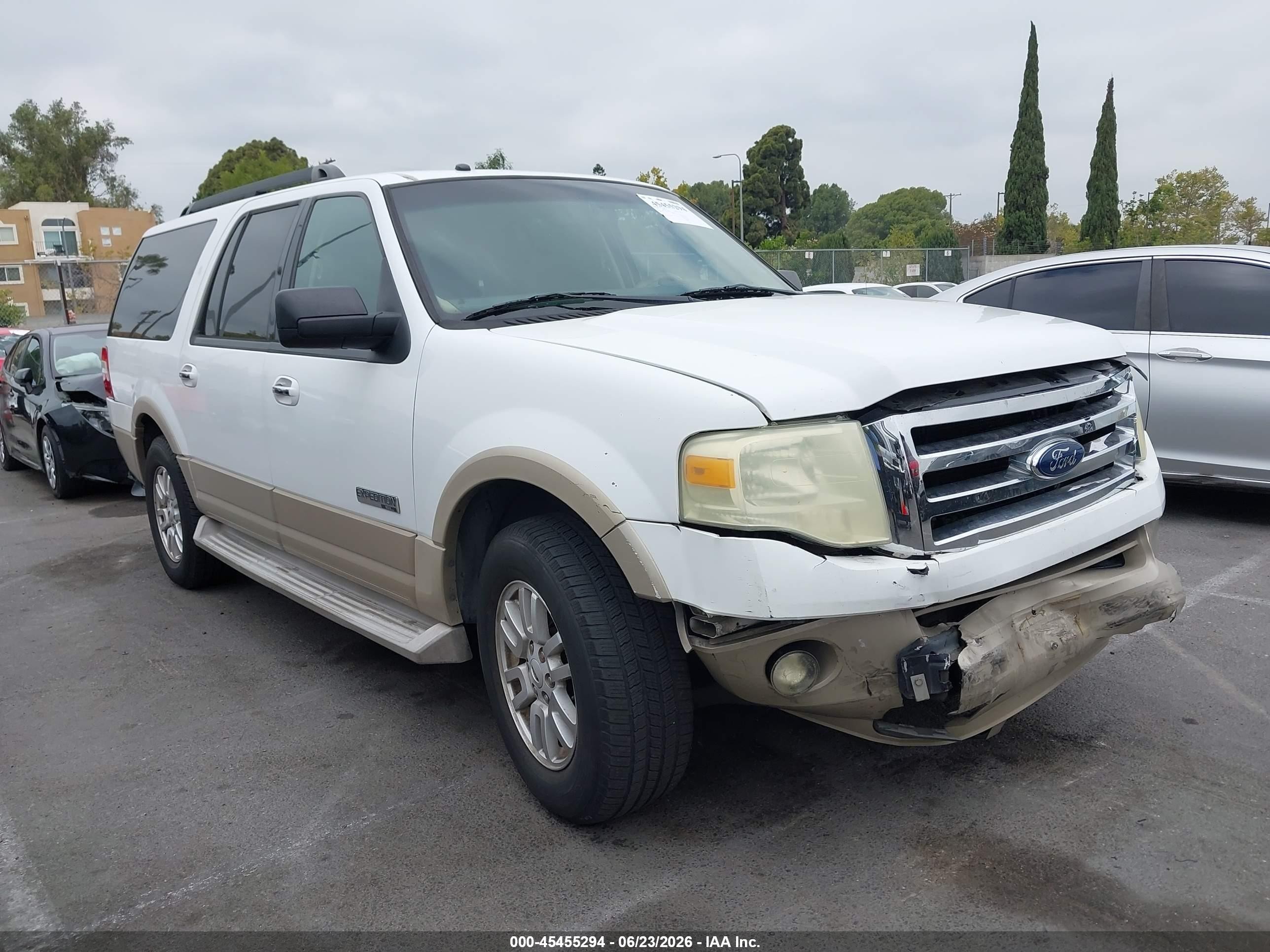 2007 Ford Expedition Max Eddie Bauer, VIN 1FMFK17577LA56260 — Front end