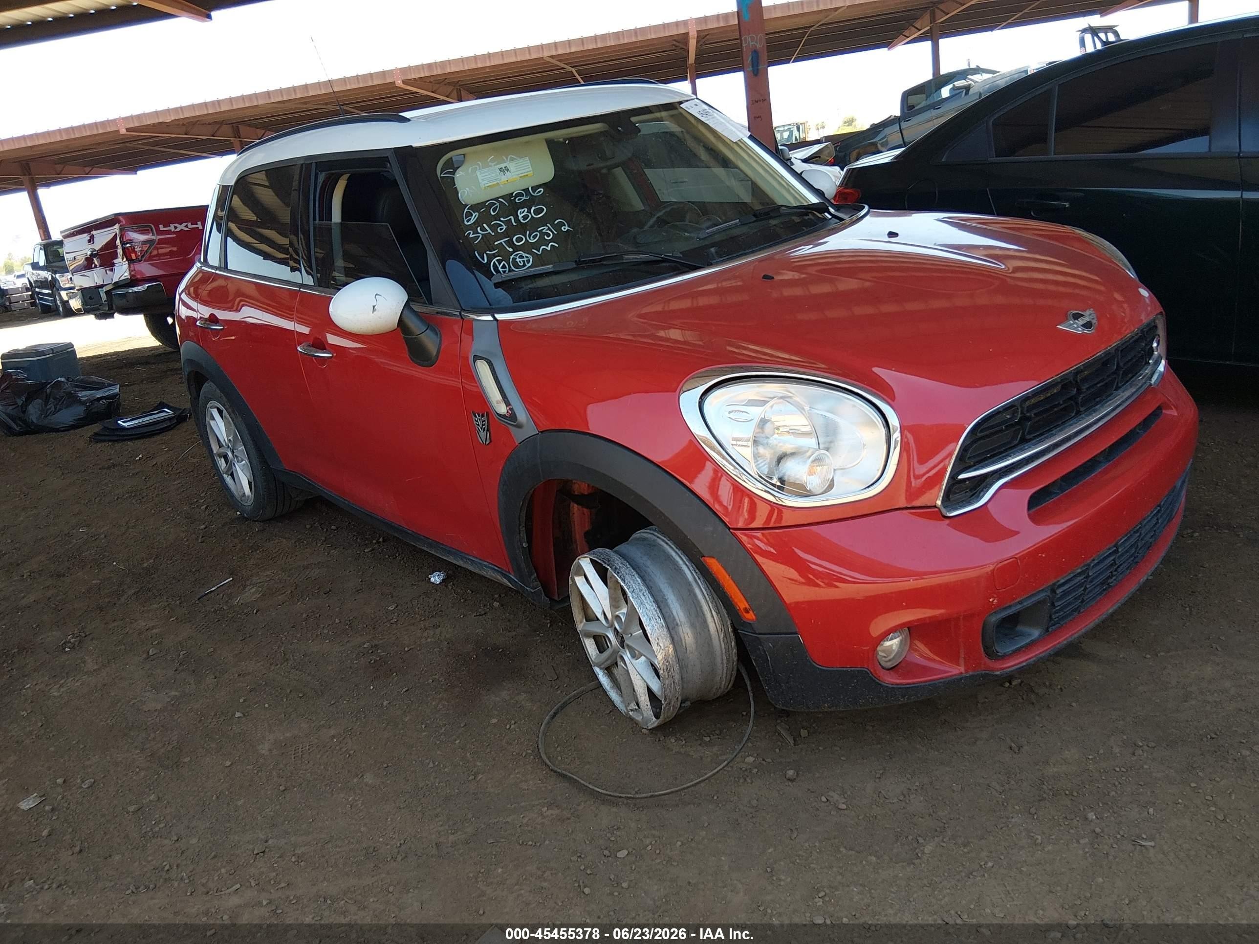 2015 MINI Countryman S, VIN WMWZC3C5XFWT06312 — Front end