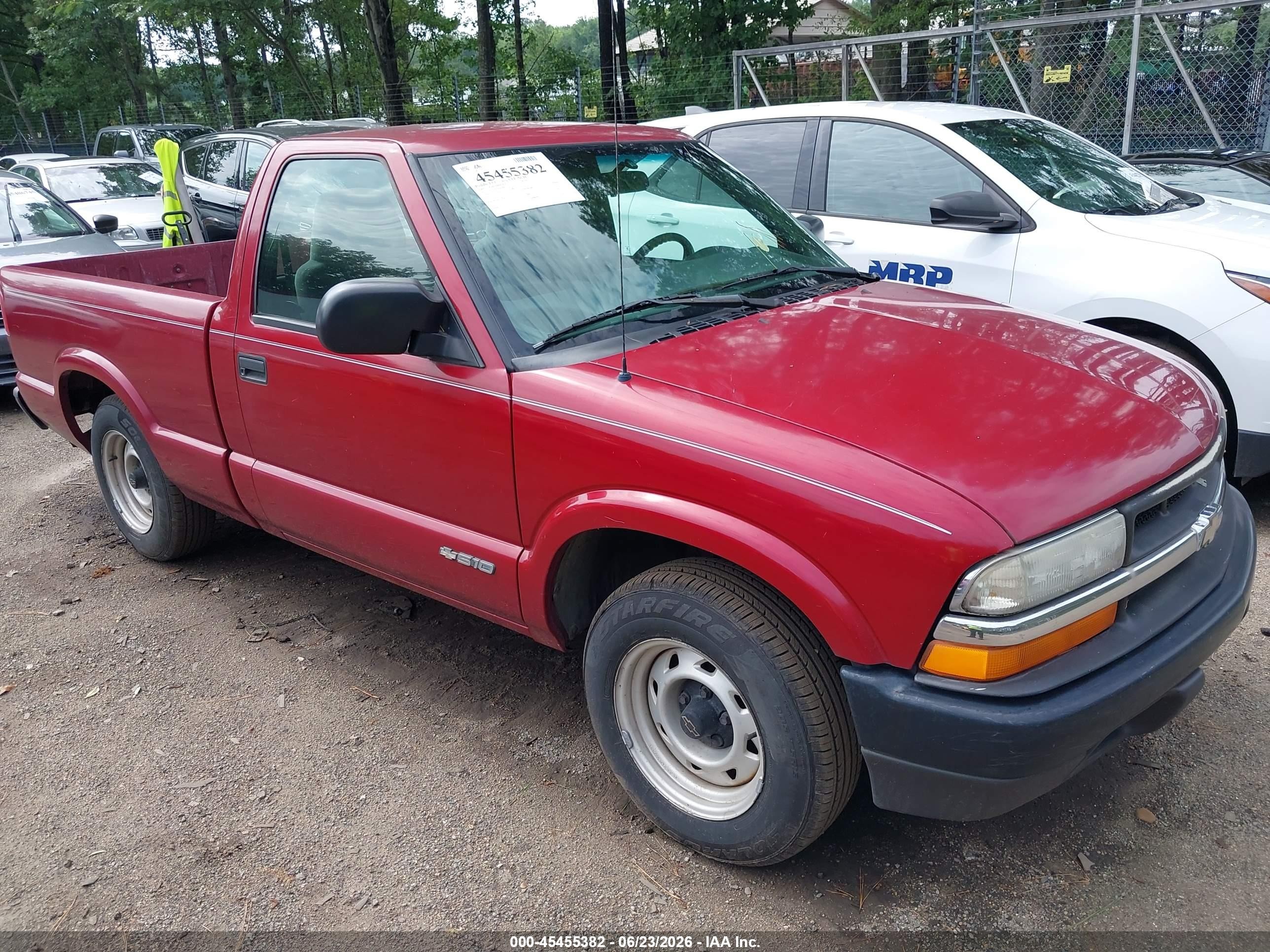 2002 Chevrolet S-10 LS, VIN 1GCCS145228245499 — Normal wear