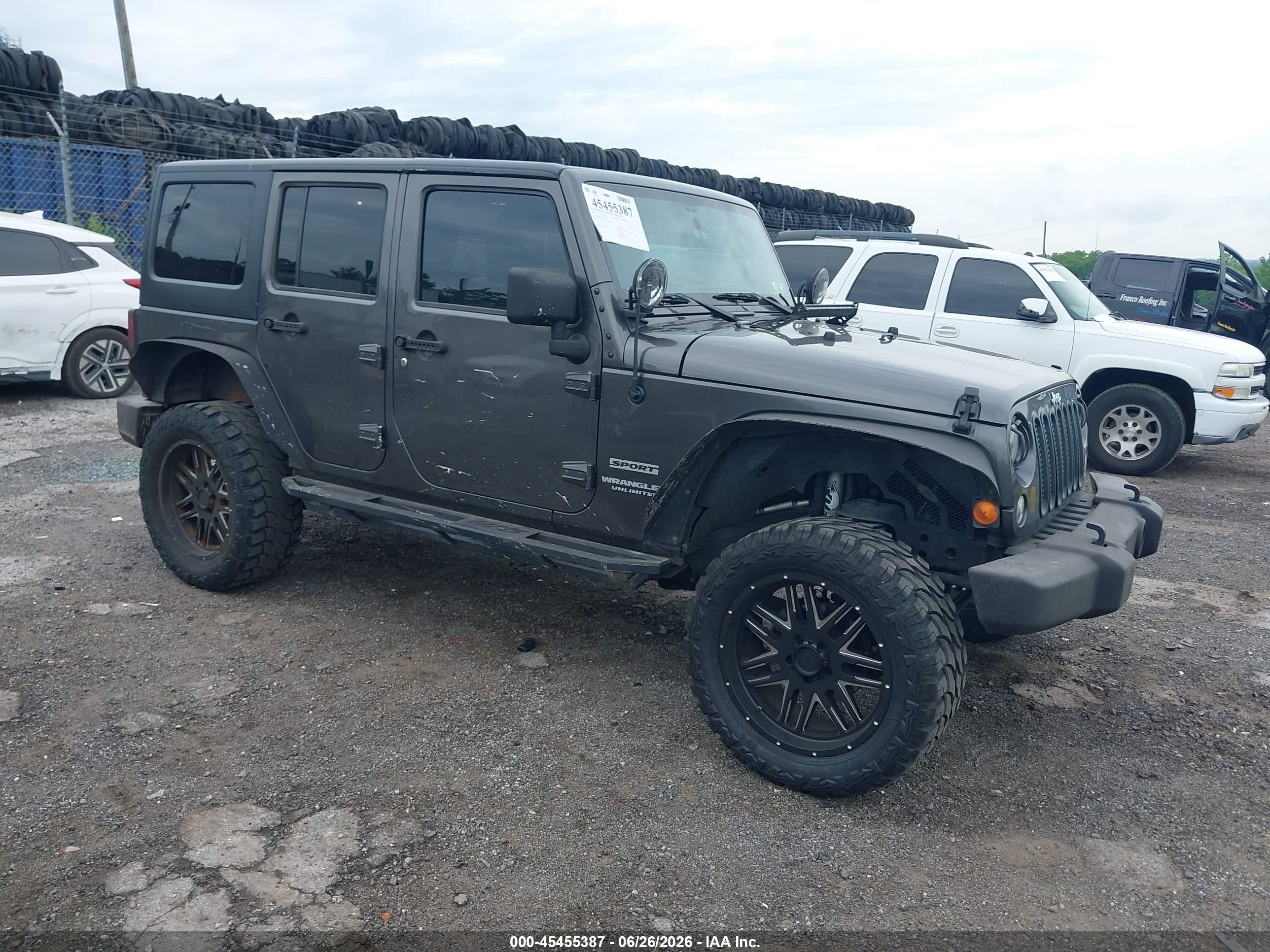 2017 Jeep Wrangler Unlimited Sport, VIN 1C4BJWDG0HL568937 — Side
