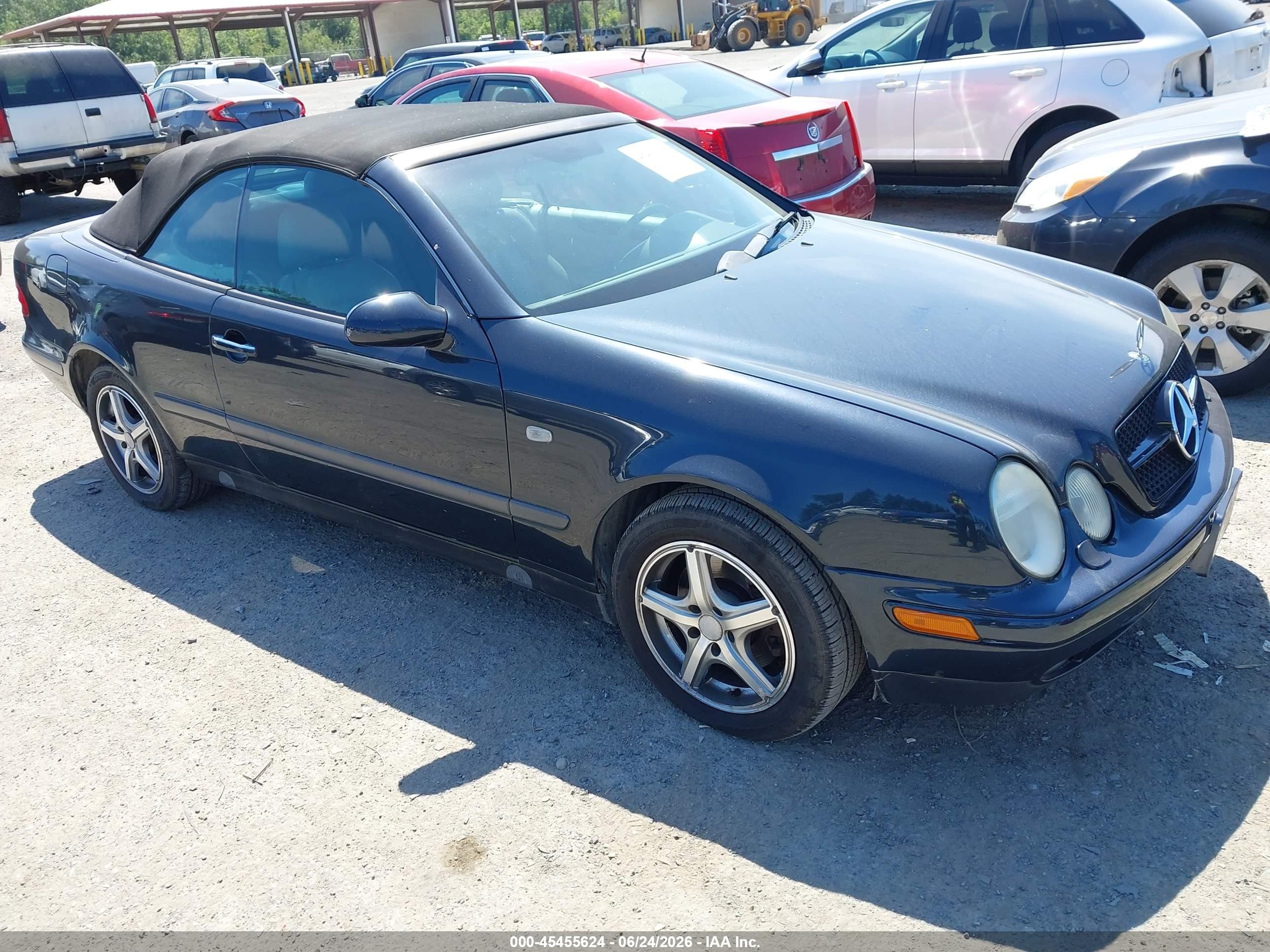 1999 Mercedes-Benz CLK 320/430, VIN WDBLK65G8XT007088 — Rear end