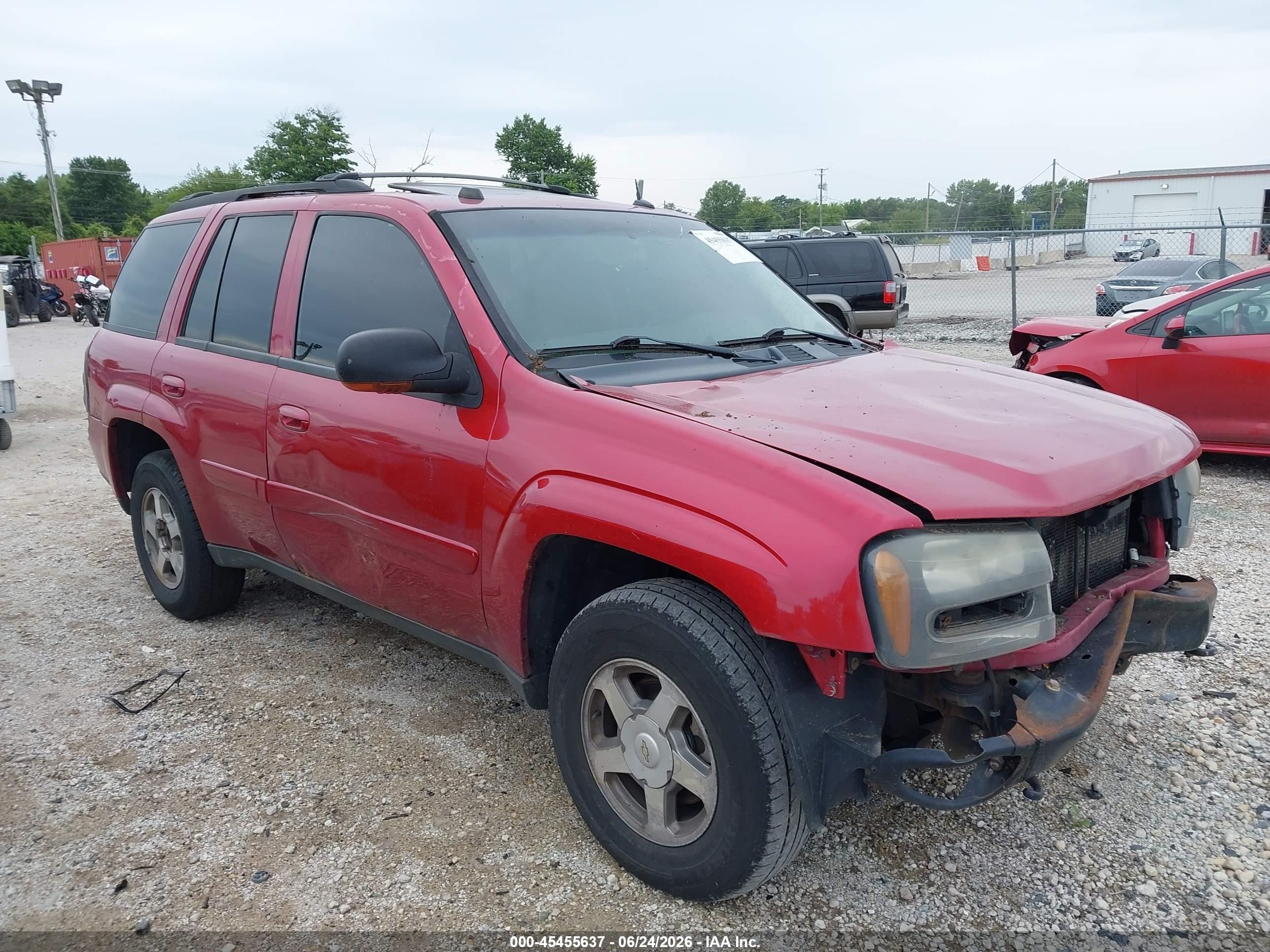2005 Chevrolet TrailBlazer LS, VIN 1GNDT13S152198229 — Front end