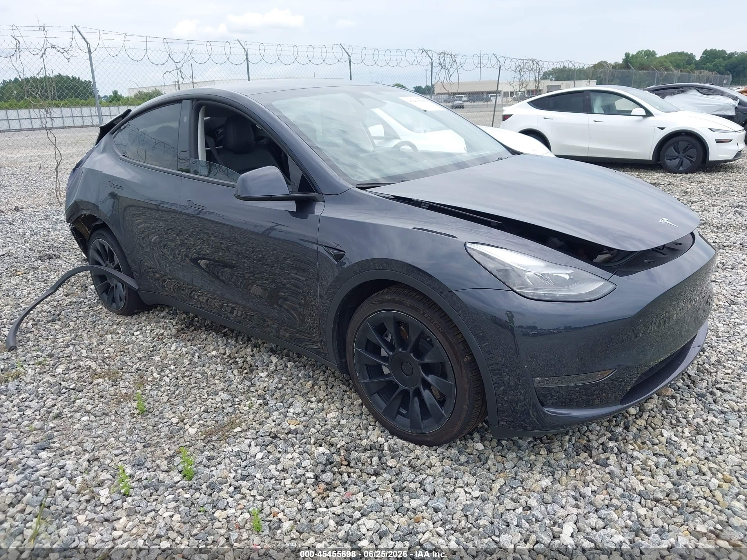 2024 Tesla Model Y Long Range, VIN 7SAYGDEE4RA241214 — Rear end