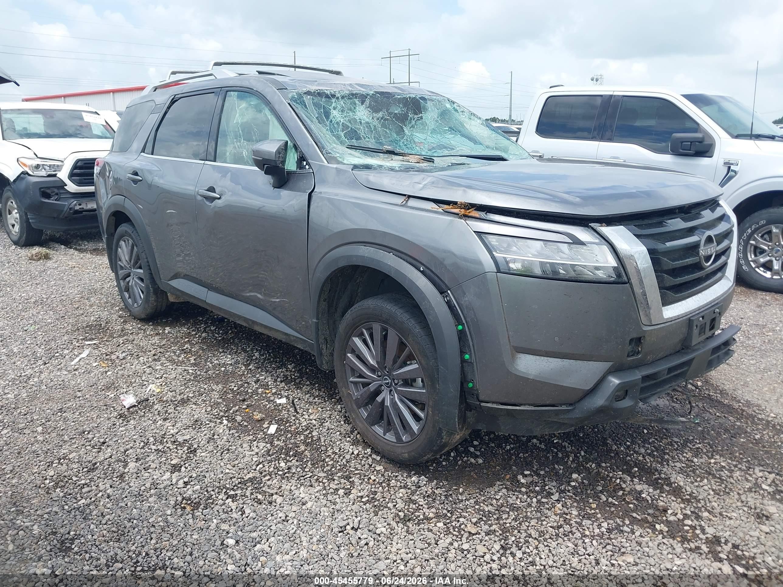 2022 Nissan Pathfinder SL, VIN 5N1DR3CB8NC270987 — Перед
