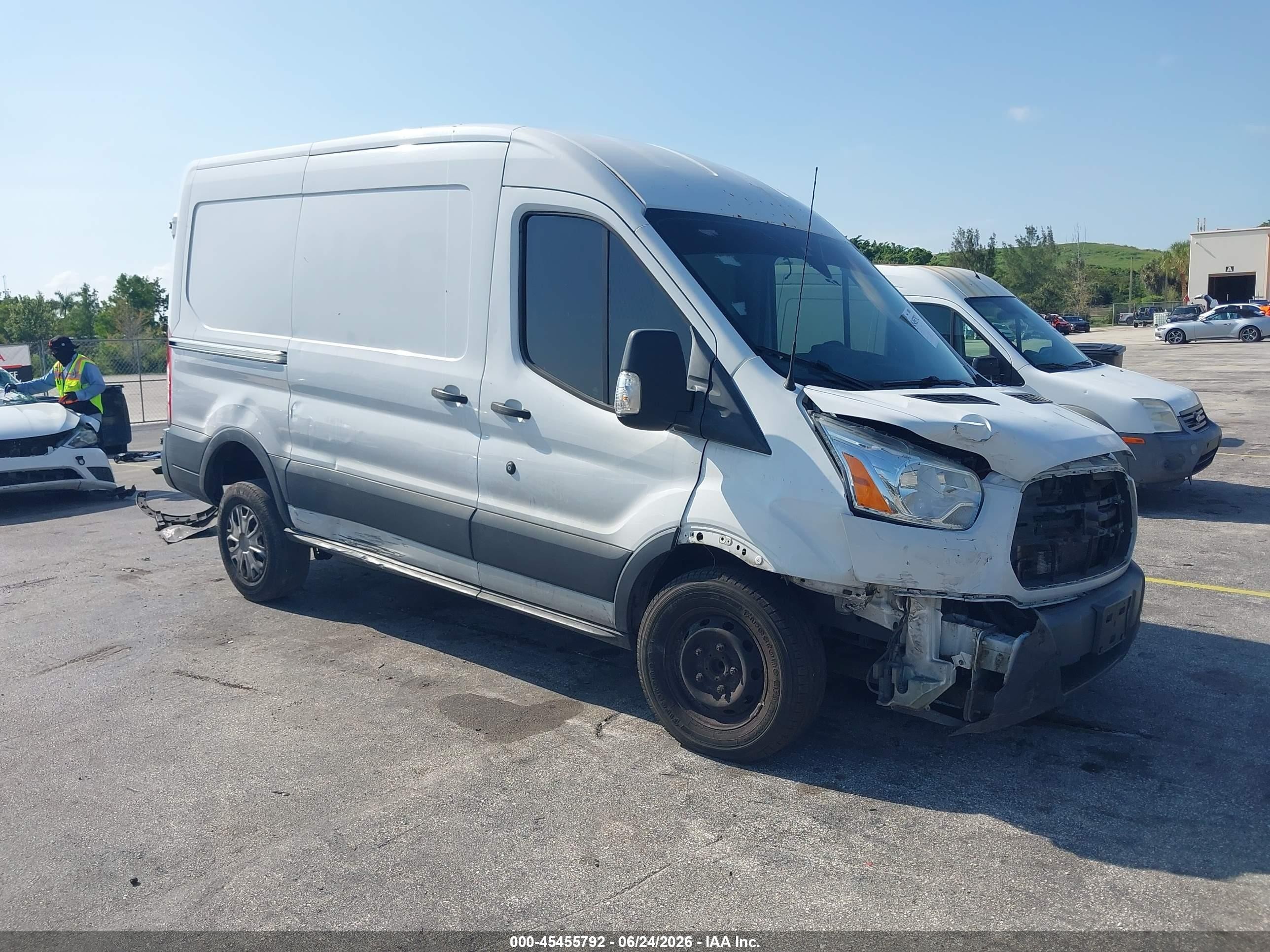 2015 Ford Transit Cargo, VIN 1FTNR1CG5FKB12882 — Side