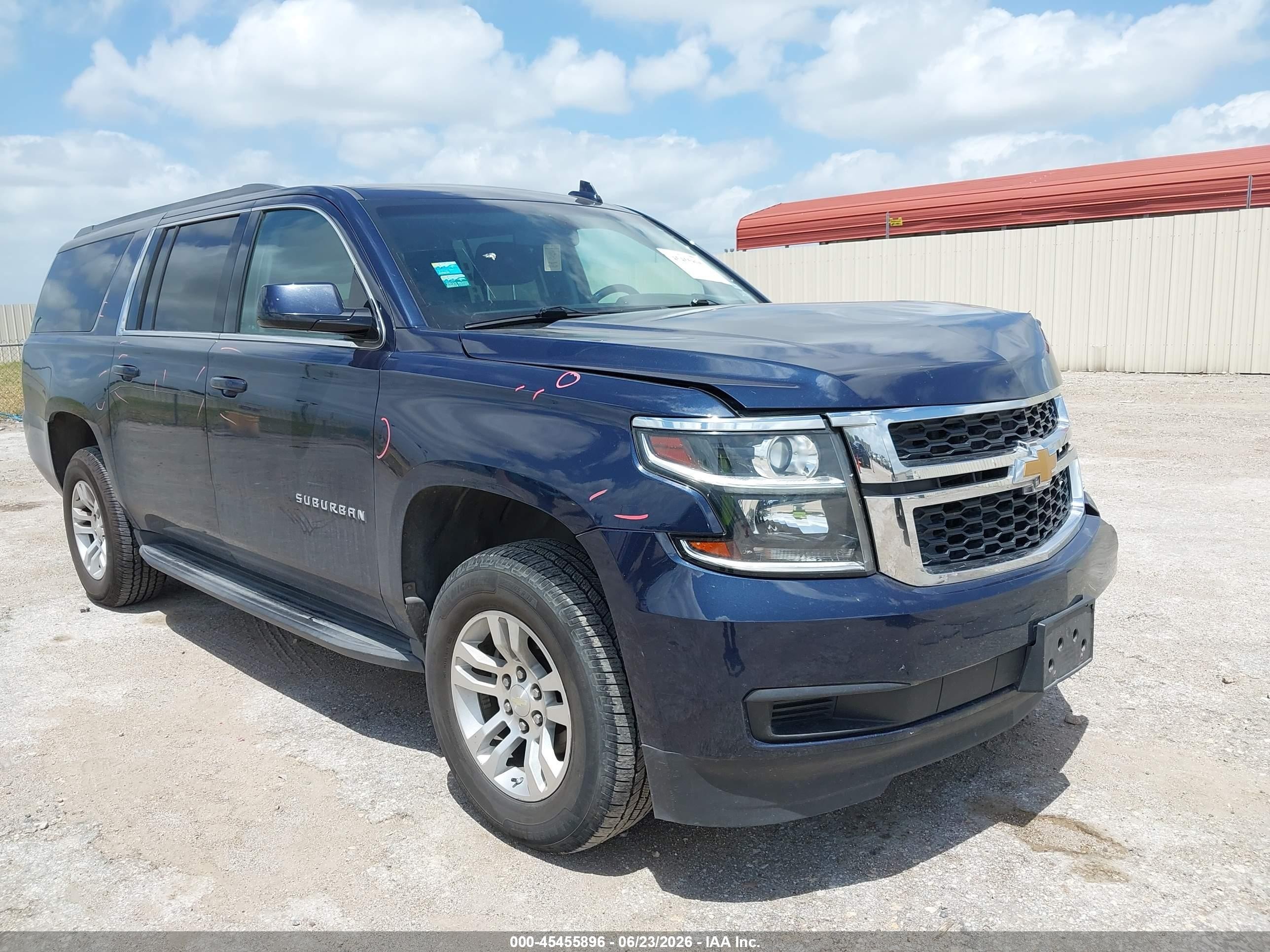 2018 Chevrolet Suburban LS, VIN 1GNSCGEC2JR223382 — Front end