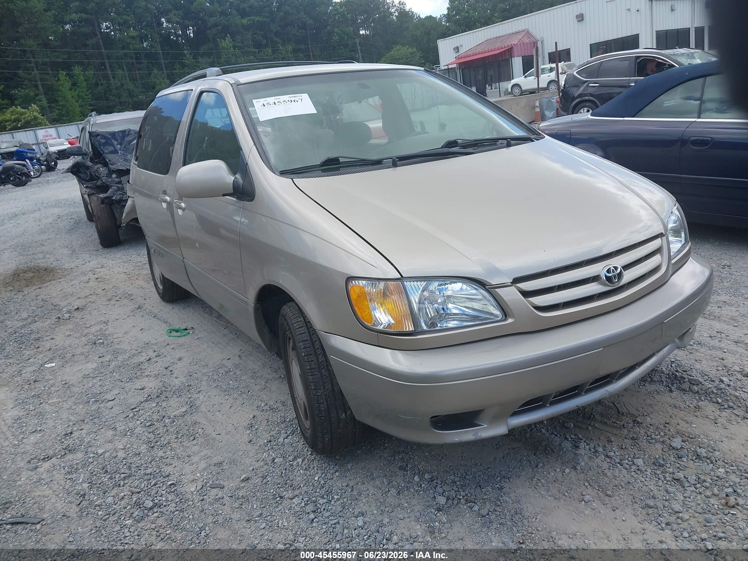 2003 Toyota Sienna LE, VIN 4T3ZF13C93U520716 — Rear end